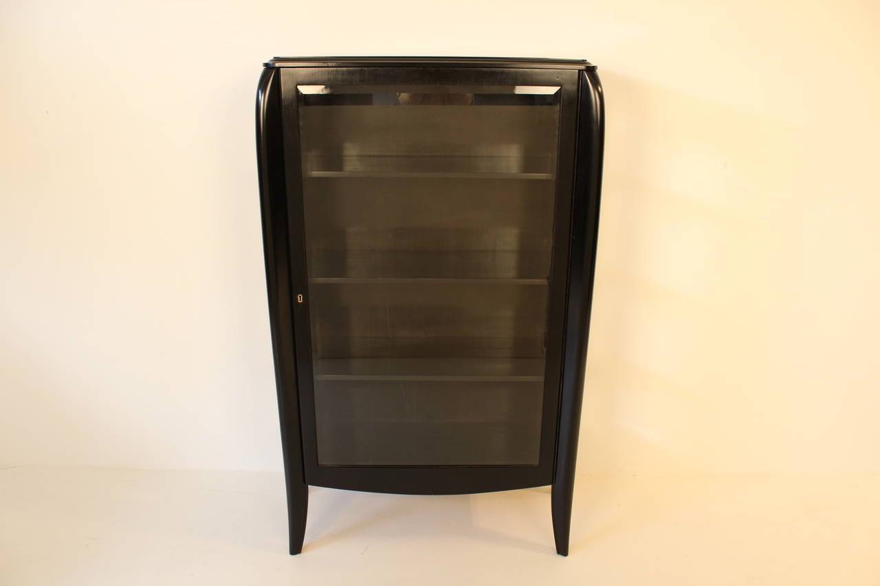 Stunning Ebonized French Art Deco Display Cabinet In Good Condition In Amsterdam, NL