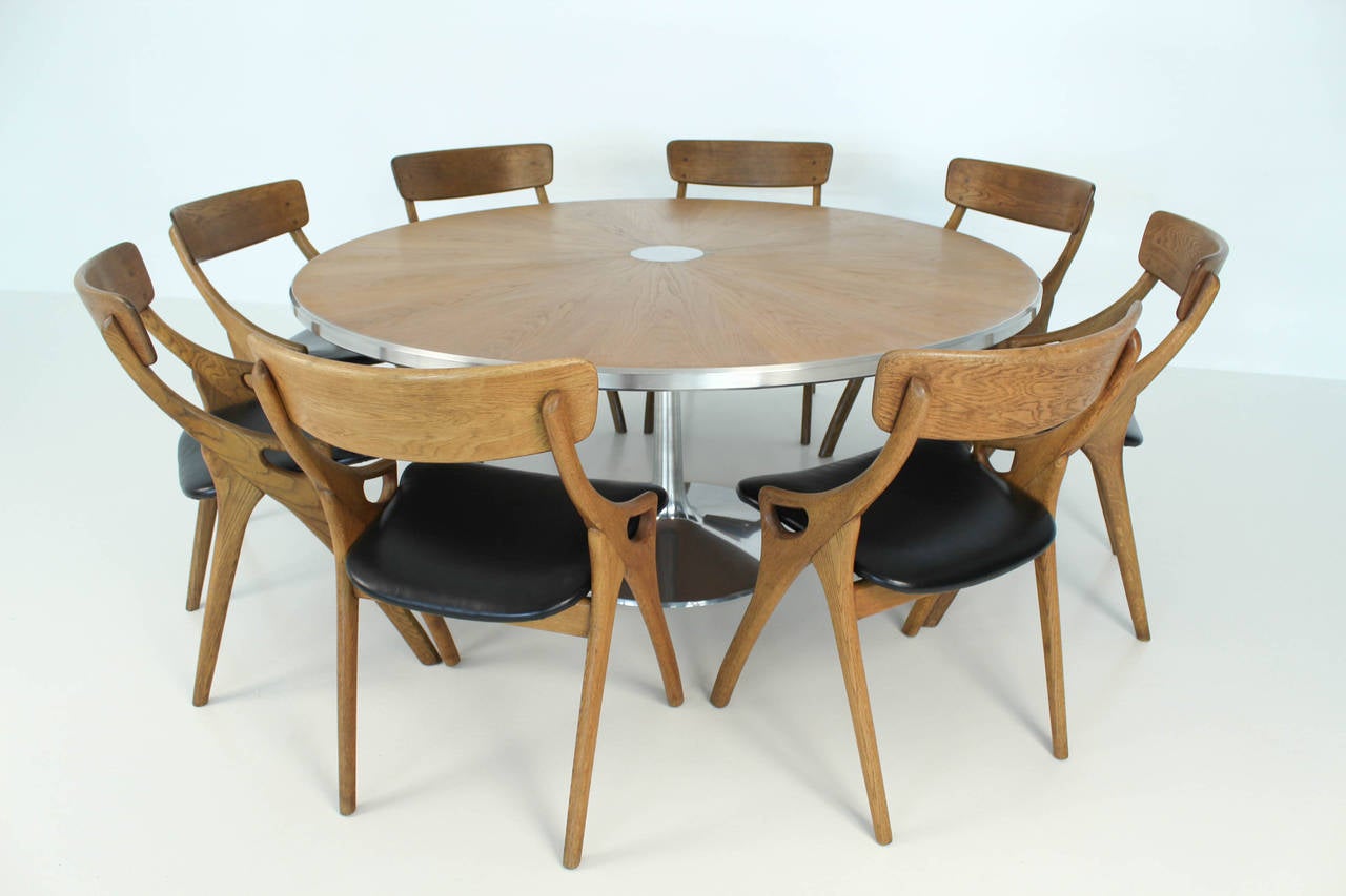 Mid-Century Modern dining table by Poul Cadovius.
Oak veneered top with an aluminium disc in center, with silver aluminium trim on outer edge, on a polished aluminium pedestal base.