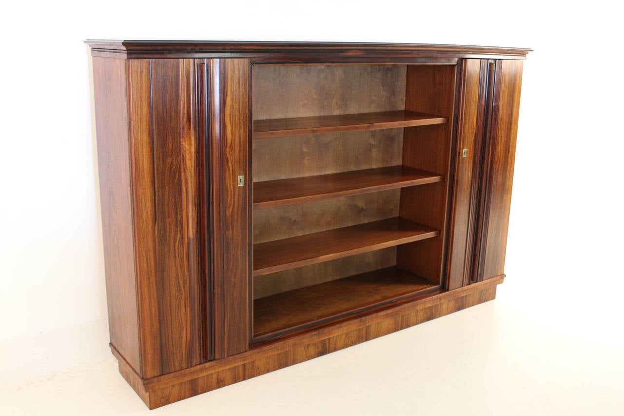 Fine rosewood Art Deco book case by Reens Amsterdam.
The Reens Brothers were inspired by the French Art Deco.
The book case is part of a set with a desk also in rosewood.
In very good refinished condition,preserving a beautiful patina.