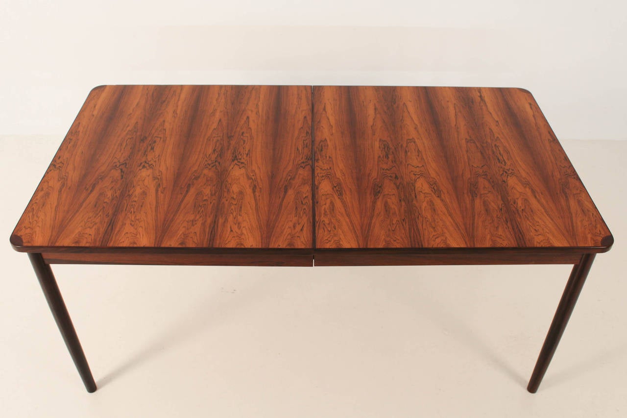 Stunning rosewood Mid-Century Modern dining table by Fristho.
In very good refinished condition preserving a beautiful patina.
Measurement extra extension leave: 50 cm.
Measurement without extension: 165 cm. Wide
Measurement with extension: 215
