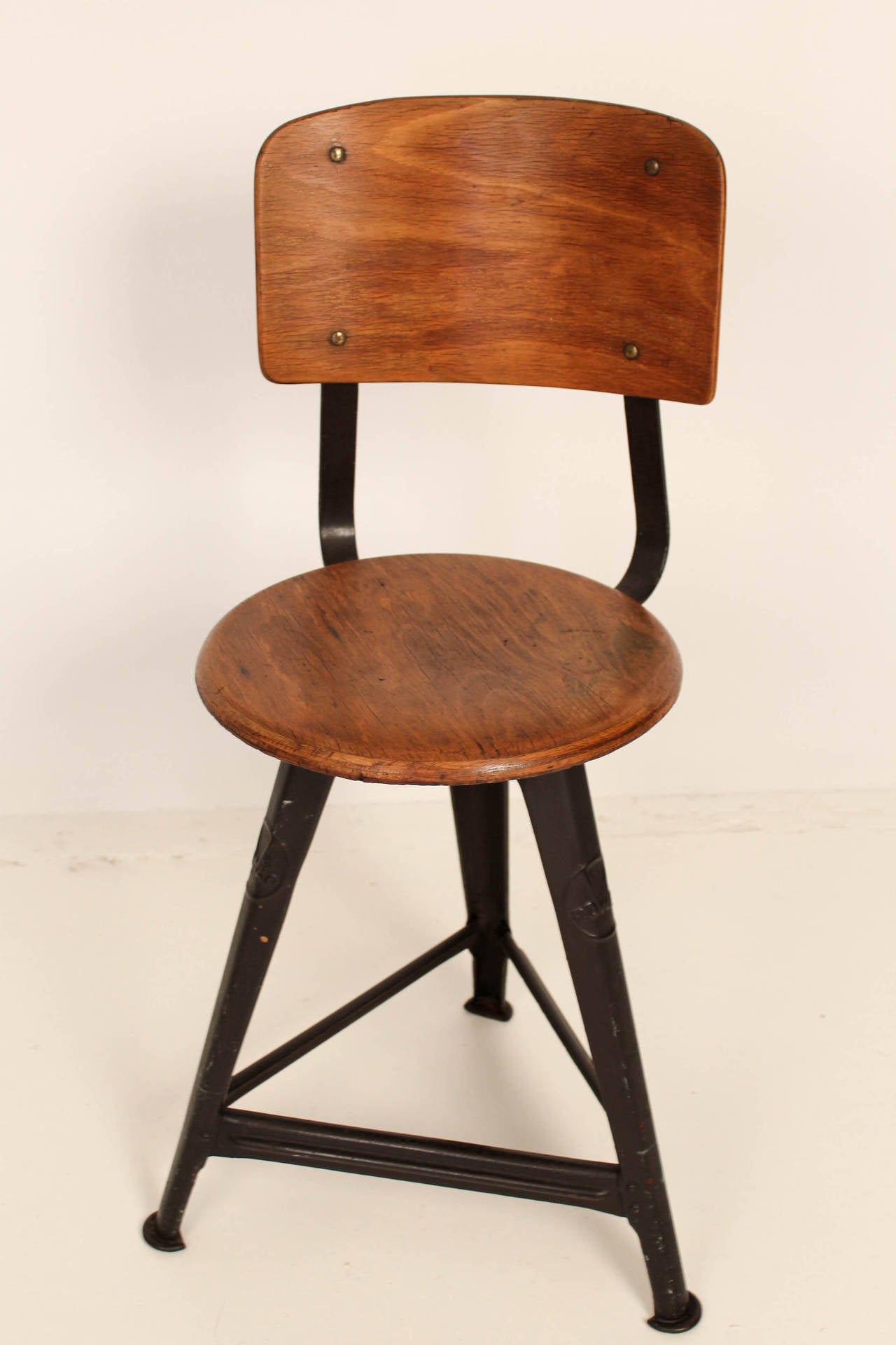 Rare Rowac Bauhaus stool with original backrest by Robert Wagner Chemnitz.
Stool used by workers in the Bauhaus in the 1920s-30s.
Folded and pressed steel with original beech seat and backrest.