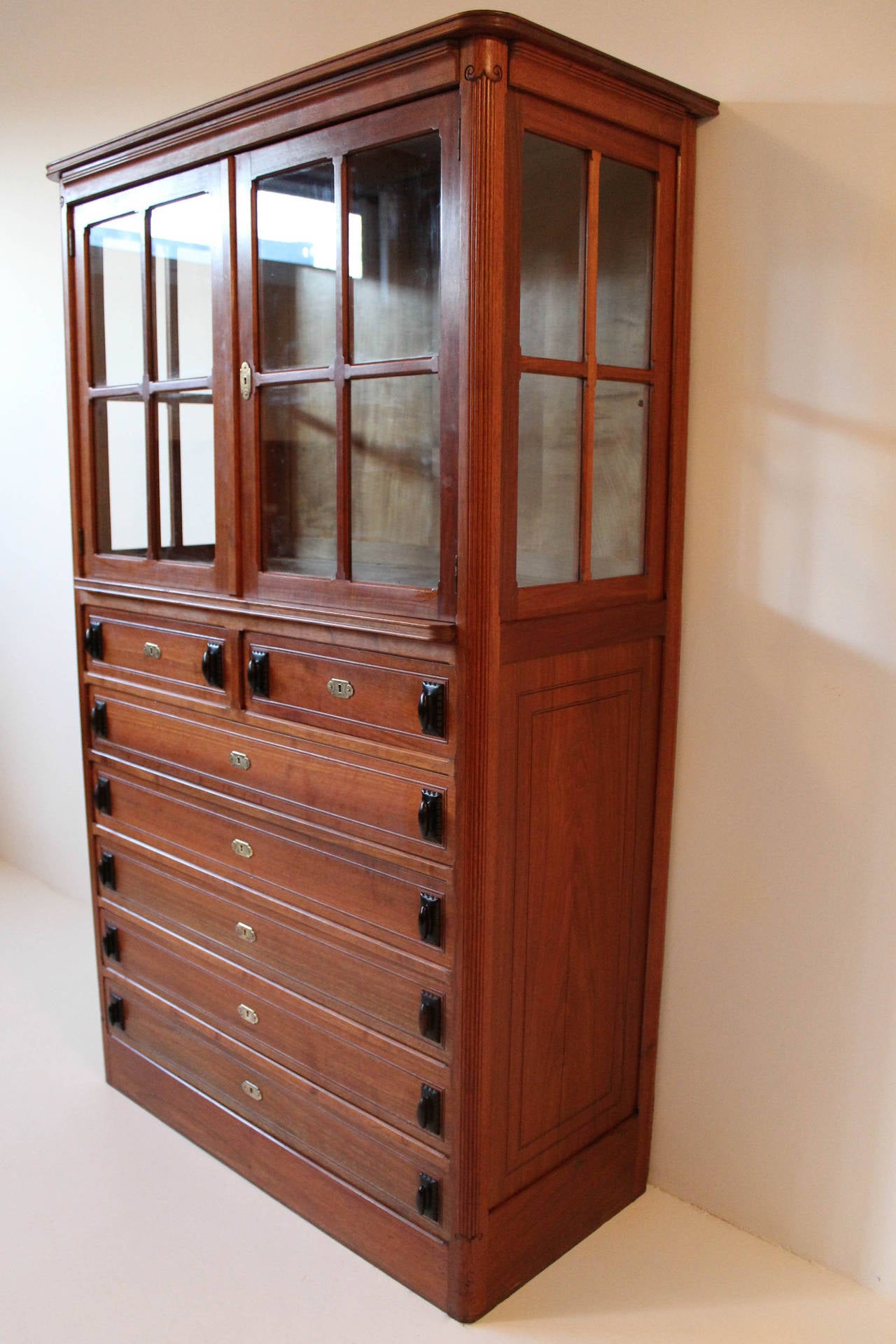 Rare and important Art Deco Display Cabinet by Jac van den Bosch In Excellent Condition In Amsterdam, NL