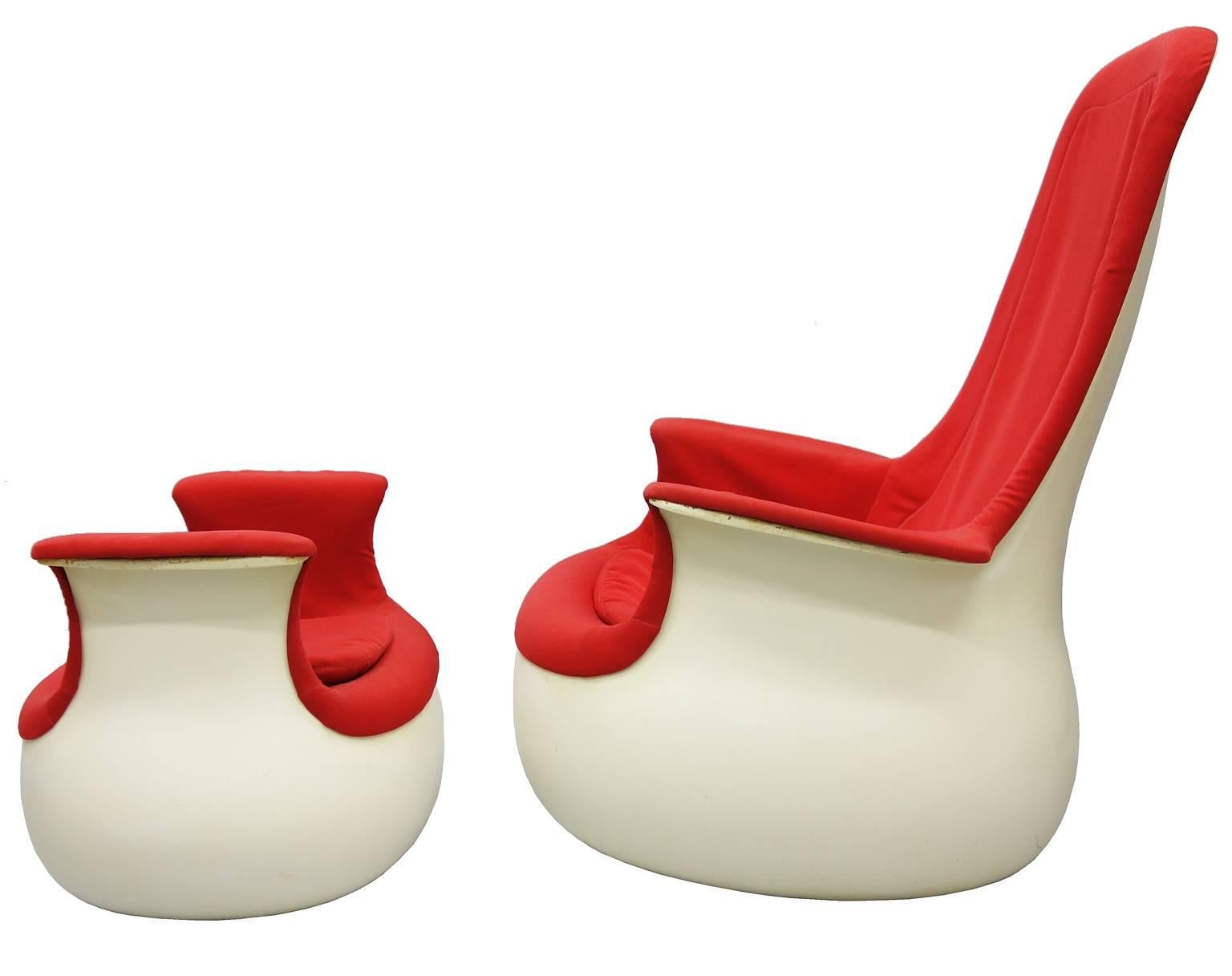 Marc Held a été le premier et le seul designer français de Knoll. La chaise Culbuto n'a été produite que pendant une courte période (1967-1970) et il n'en existe qu'une poignée. Il s'agit de la version à haut dossier avec le rare ottoman. Fabriquée