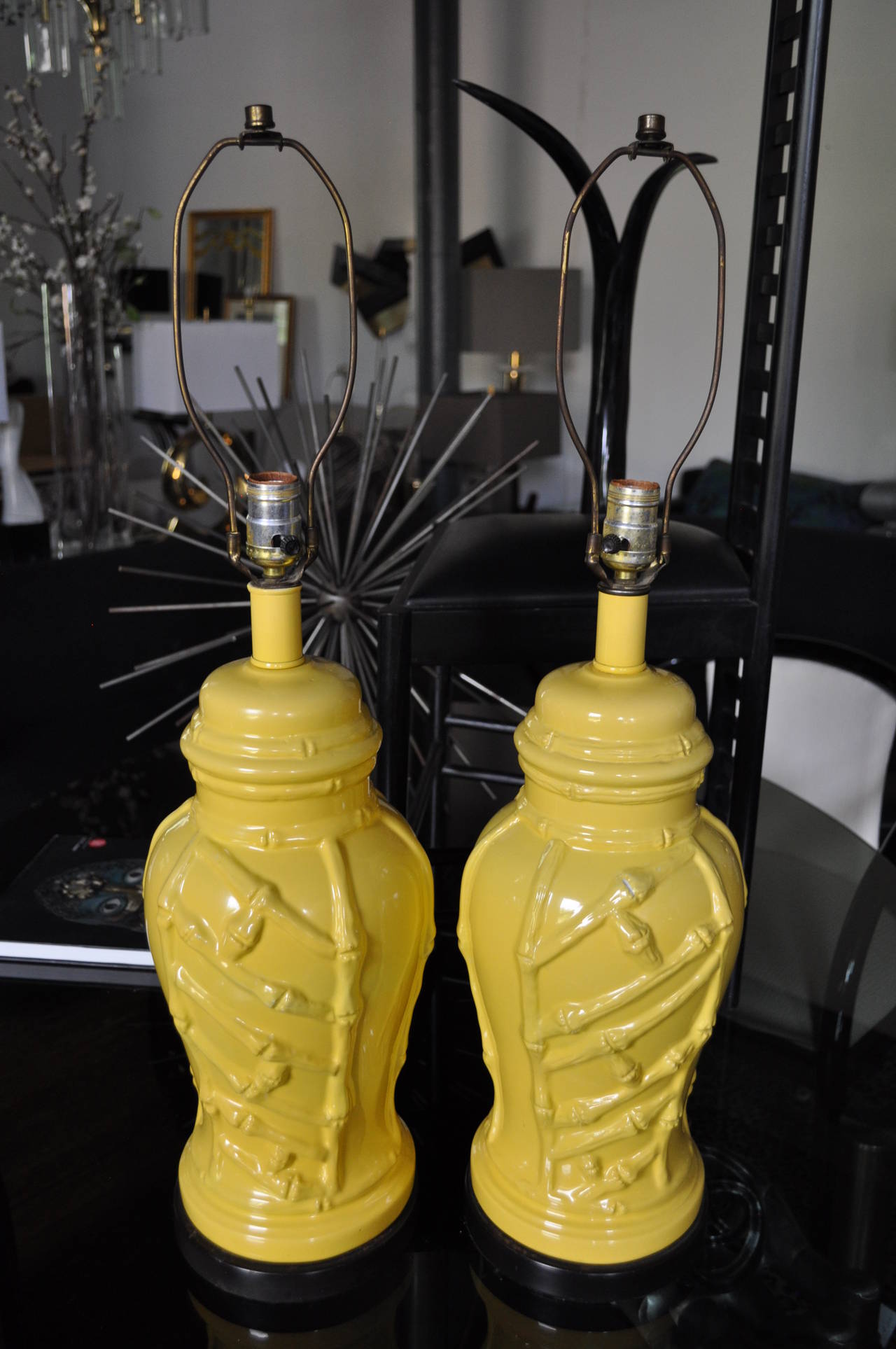 Pair of Hollywood Regency Chinoiserie Faux Bamboo Lamps In Good Condition In Lambertville, NJ