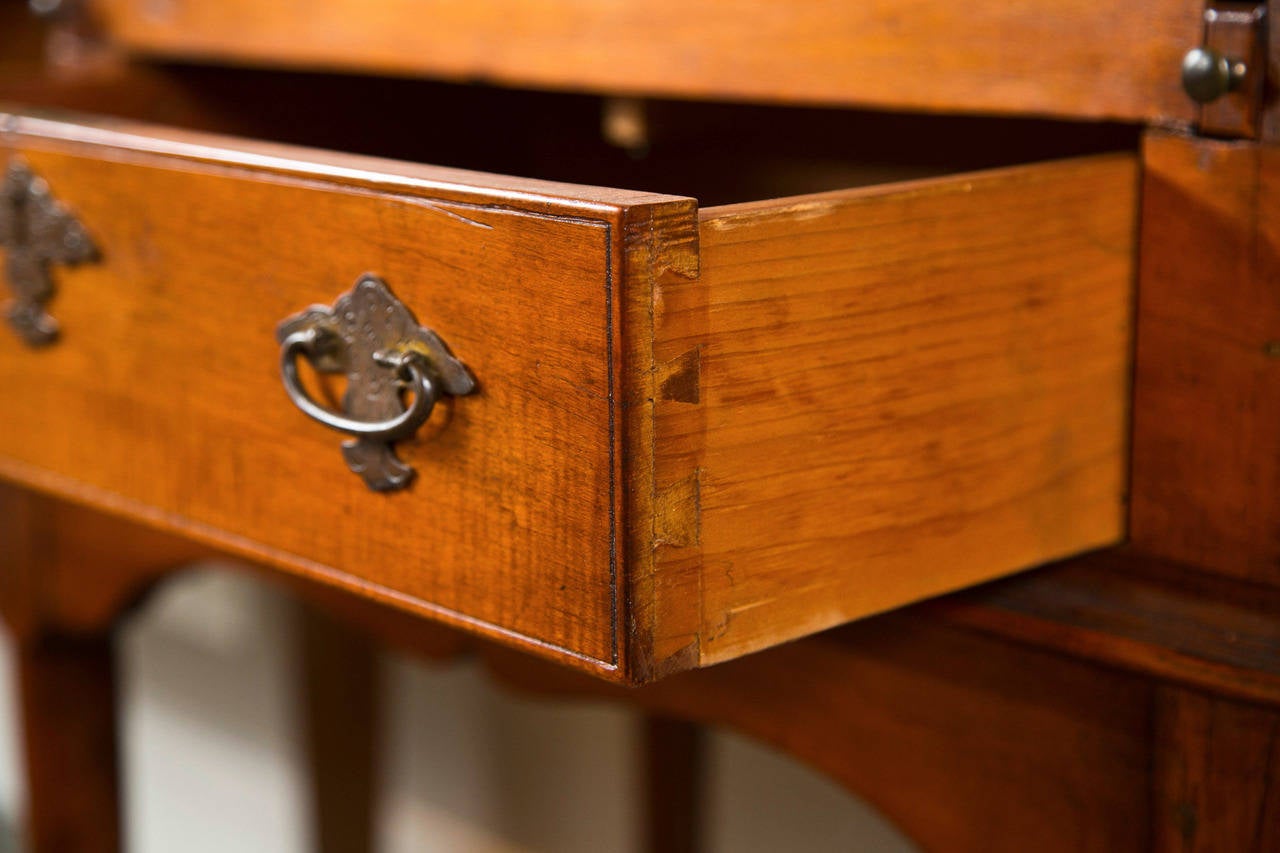19th Century Petite Slant Front Desk In Good Condition In Chappaqua, NY
