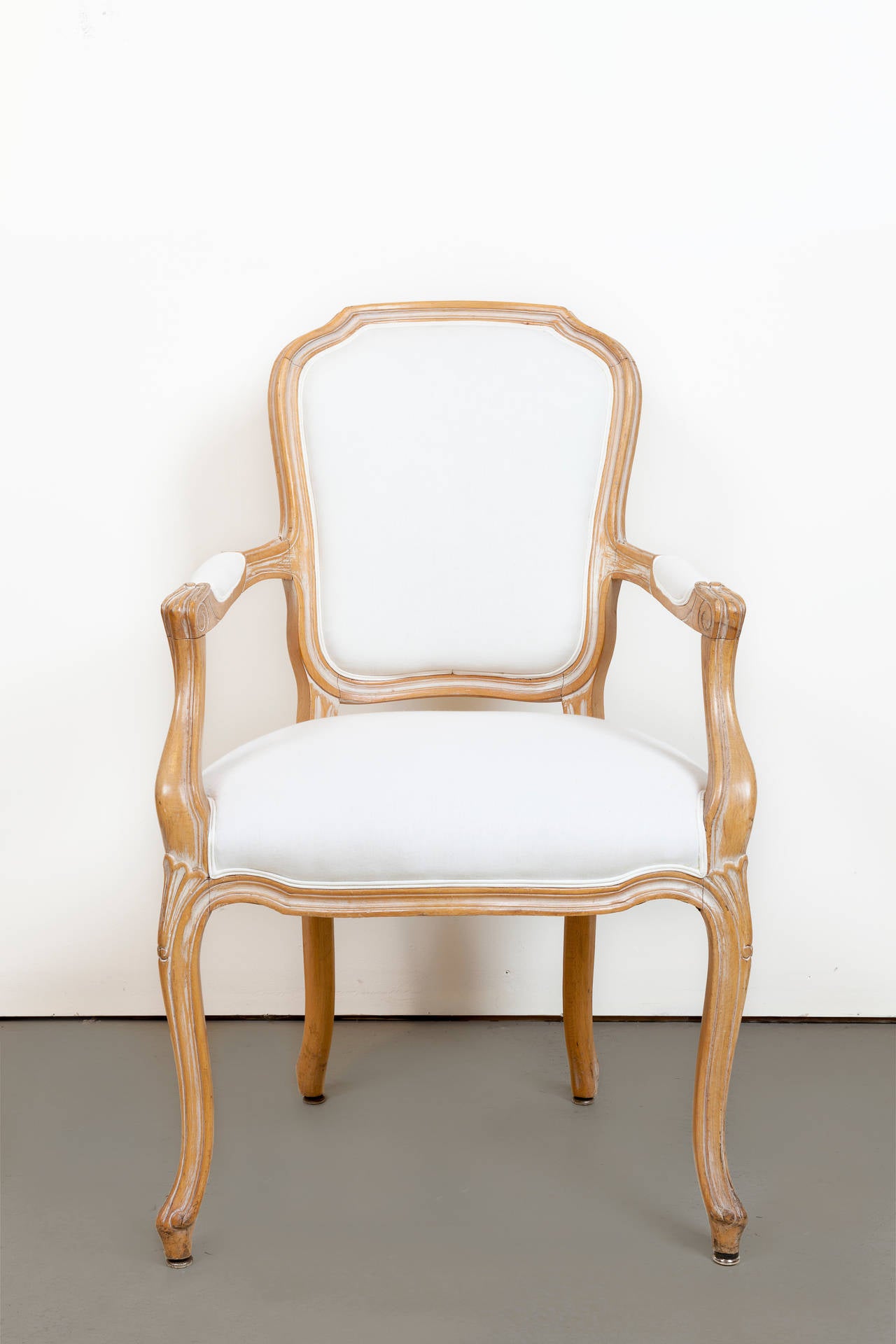 Pair of Louis XV style feuteuil armchairs, 20th Century. Carved light wood frames with white wash. New upholstered muslim.