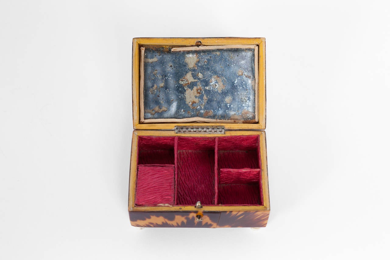 Set of Three Miniature Tortoise Shell Boxes, England, c.1900 In Excellent Condition In Chappaqua, NY