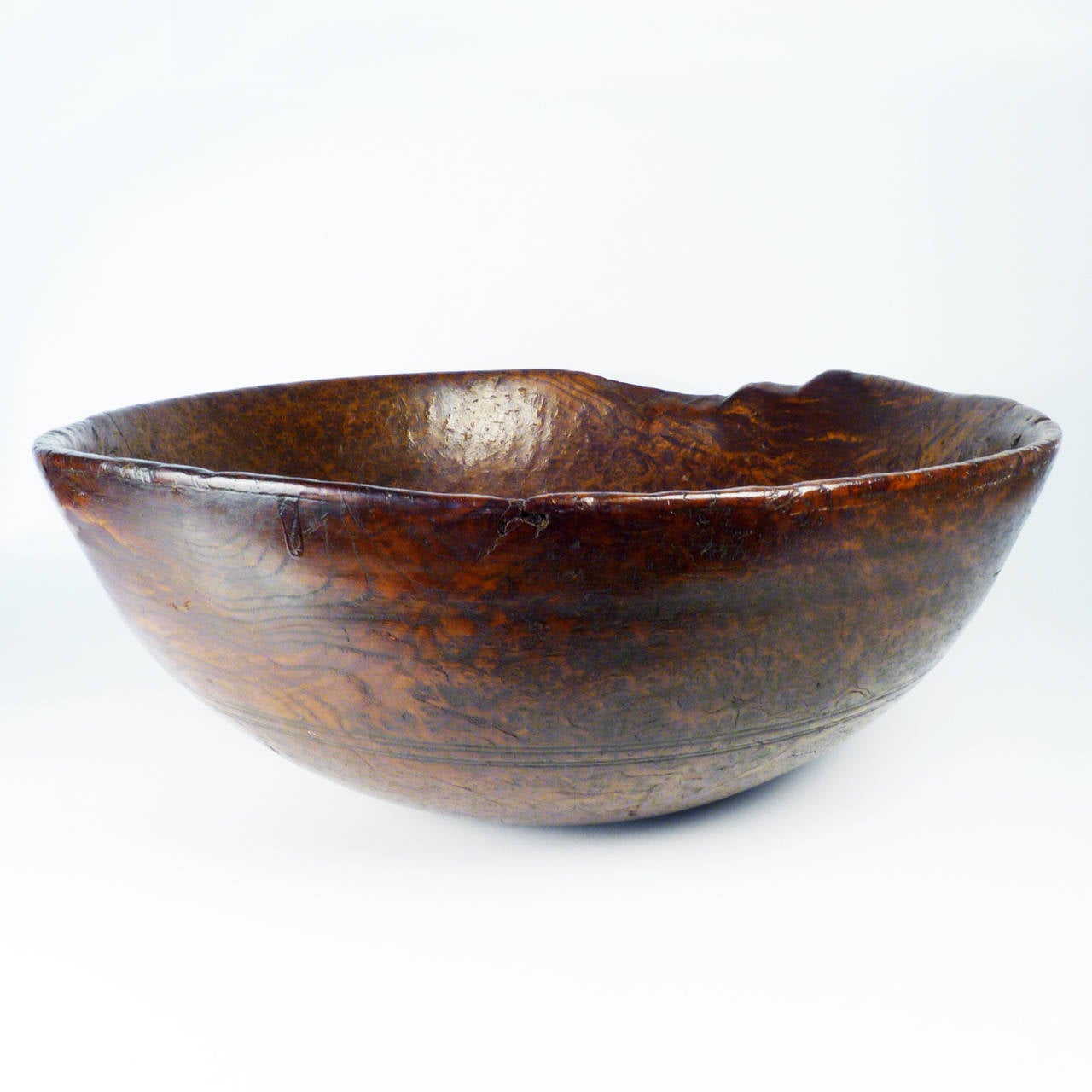 A rare burl bowl, possibly Native American, dating to the second half of the nineteenth century. Prized for its rarity and durability, burl is a growth that can occur on trees as a result of a stress, such as lightning. Burl has an extremely tight