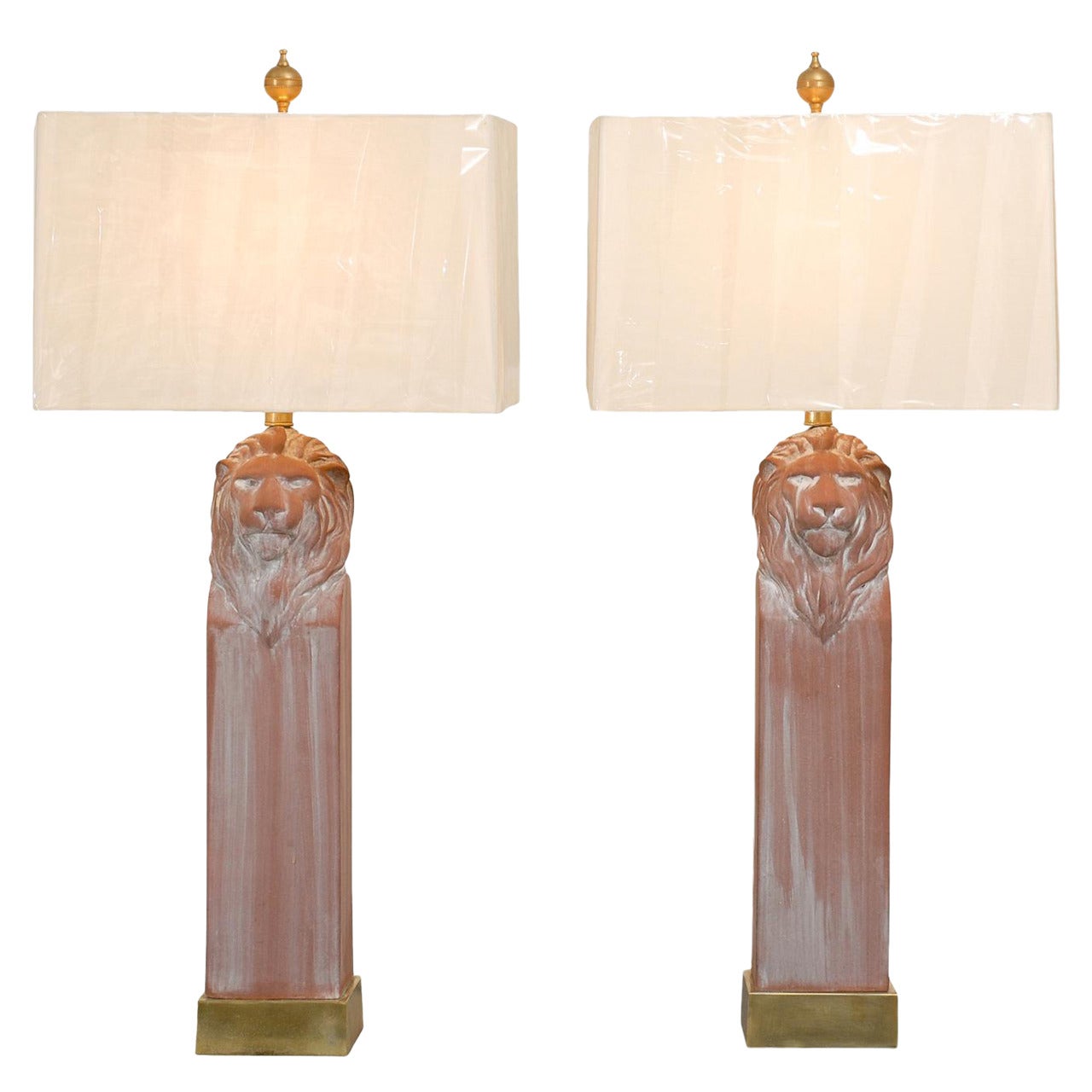 Restaurierte Löwenkopf-Lampen aus Terrakotta und Messing, um 1970, edles Paar im Angebot