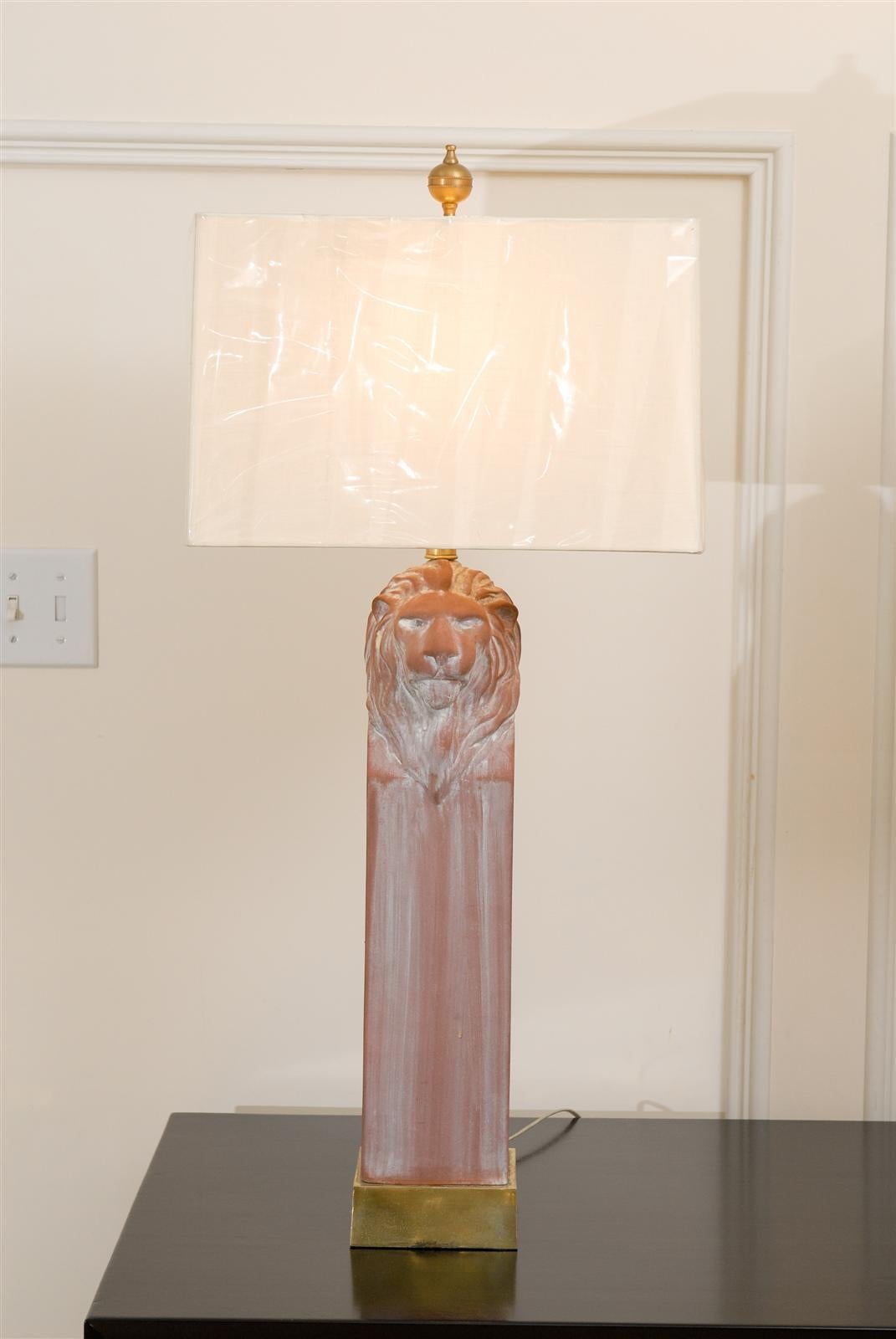 Restaurierte Löwenkopf-Lampen aus Terrakotta und Messing, um 1970, edles Paar im Angebot 2
