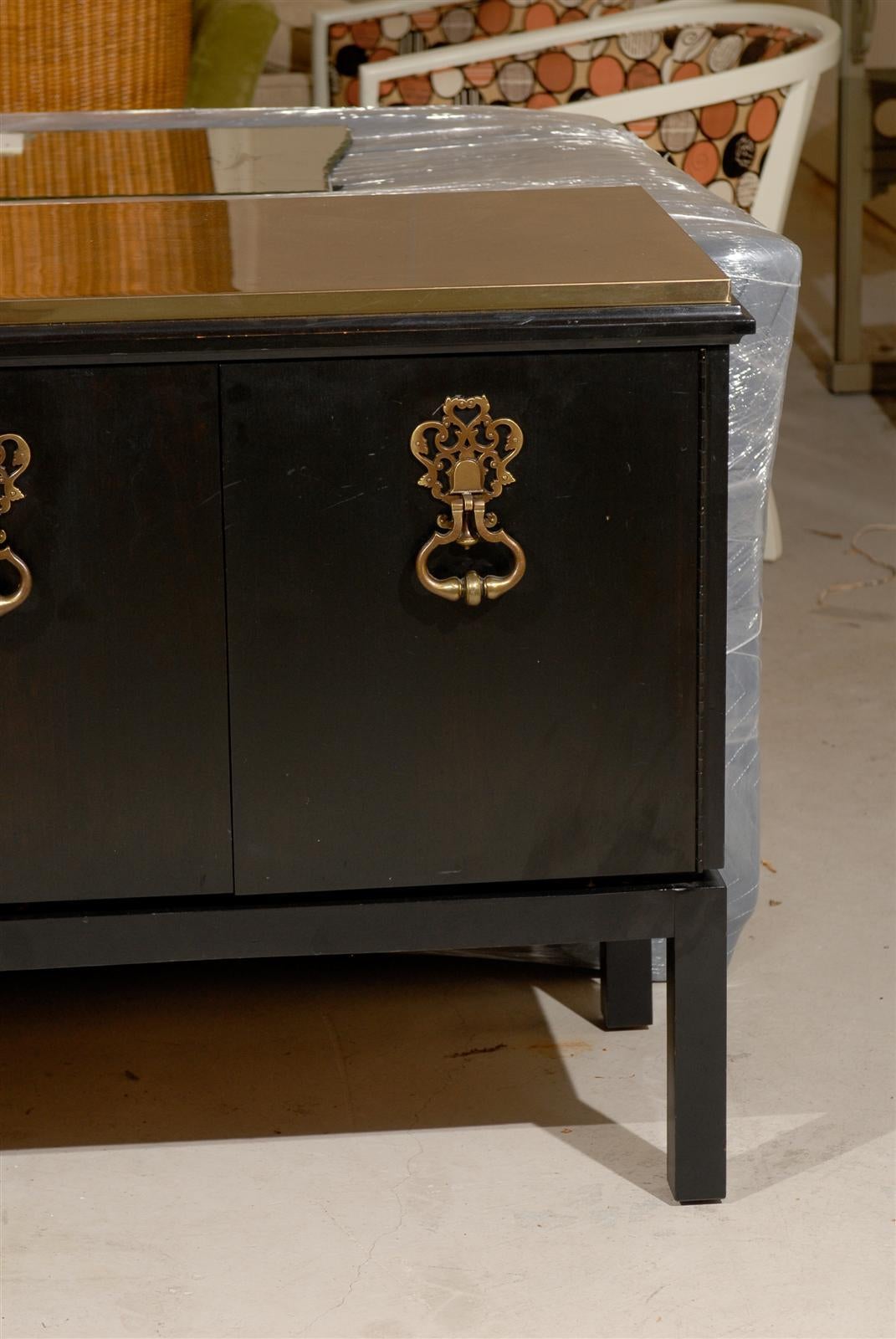 Late 20th Century Elegant Buffet or Credenza by Mastercraft