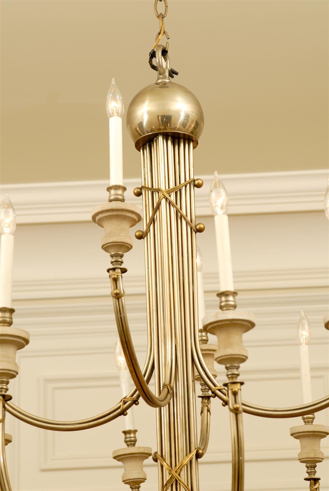 Laiton Lustre élégant et moderne à 12 lumières en nickel et laiton en vente
