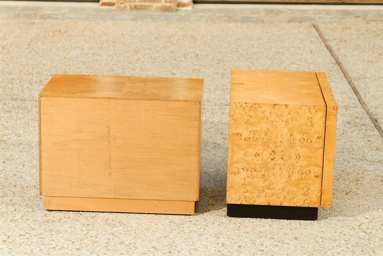 Beautiful Pair of Vintage Bookmatched Olive Wood End Tables or Nightstands In Excellent Condition In Atlanta, GA