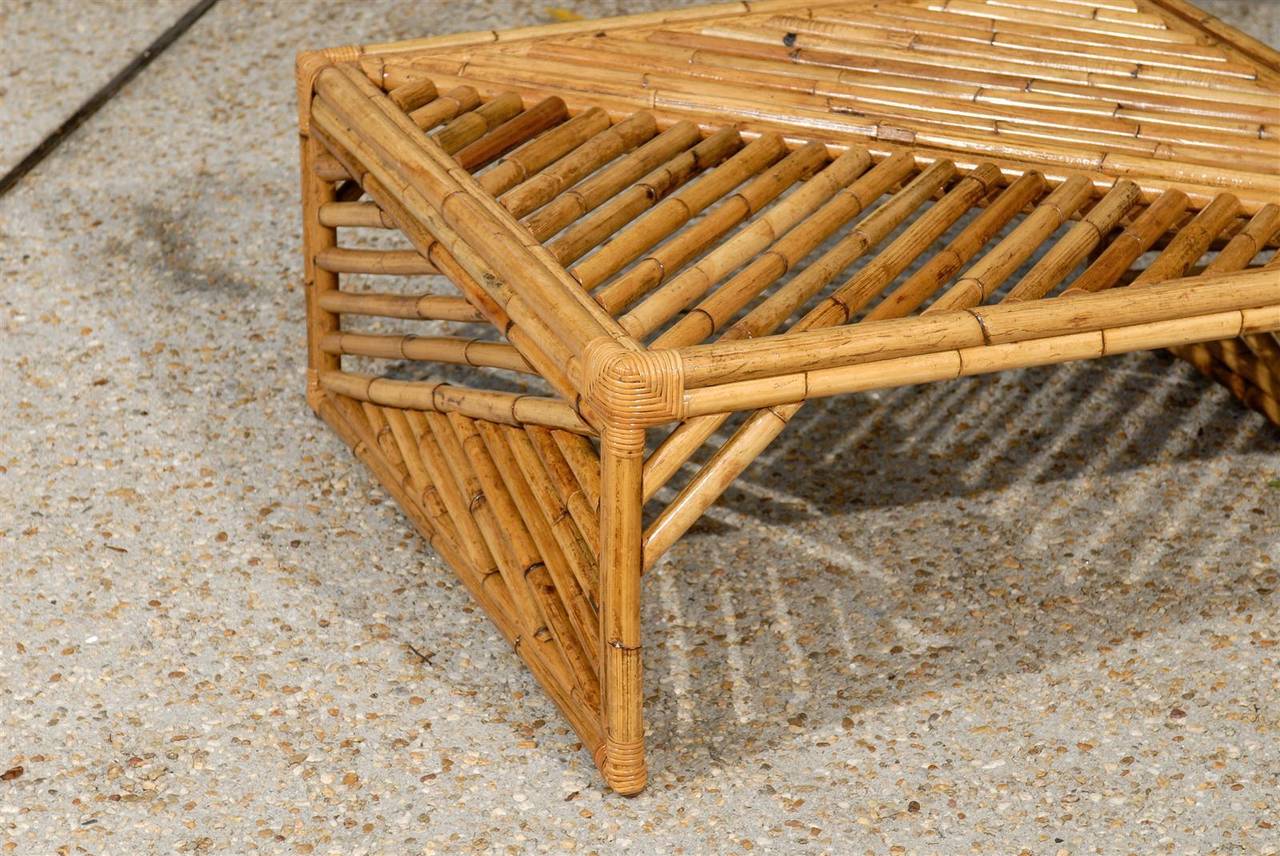 Remarquable table basse moderne de style Chippendale en bambou Excellent état - En vente à Atlanta, GA