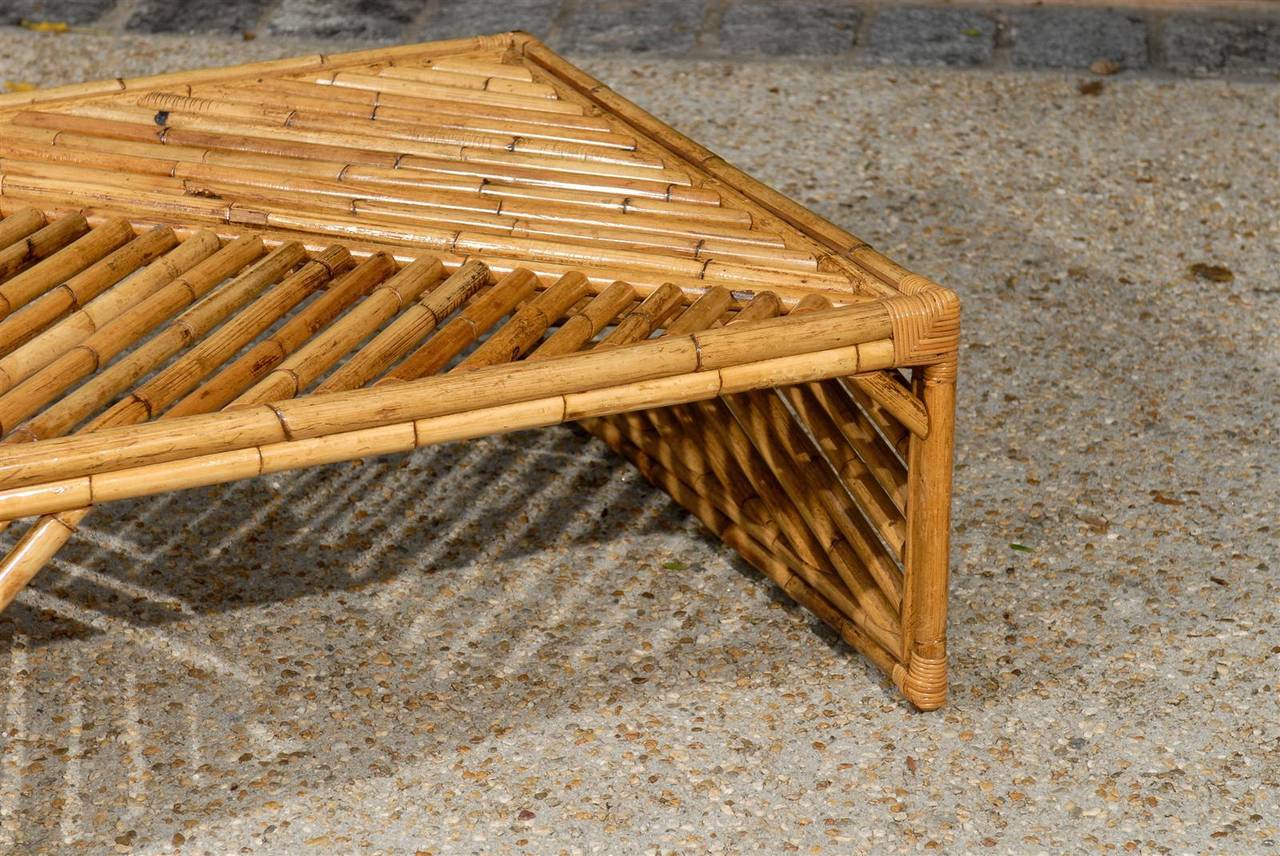 Remarquable table basse moderne de style Chippendale en bambou en vente 1