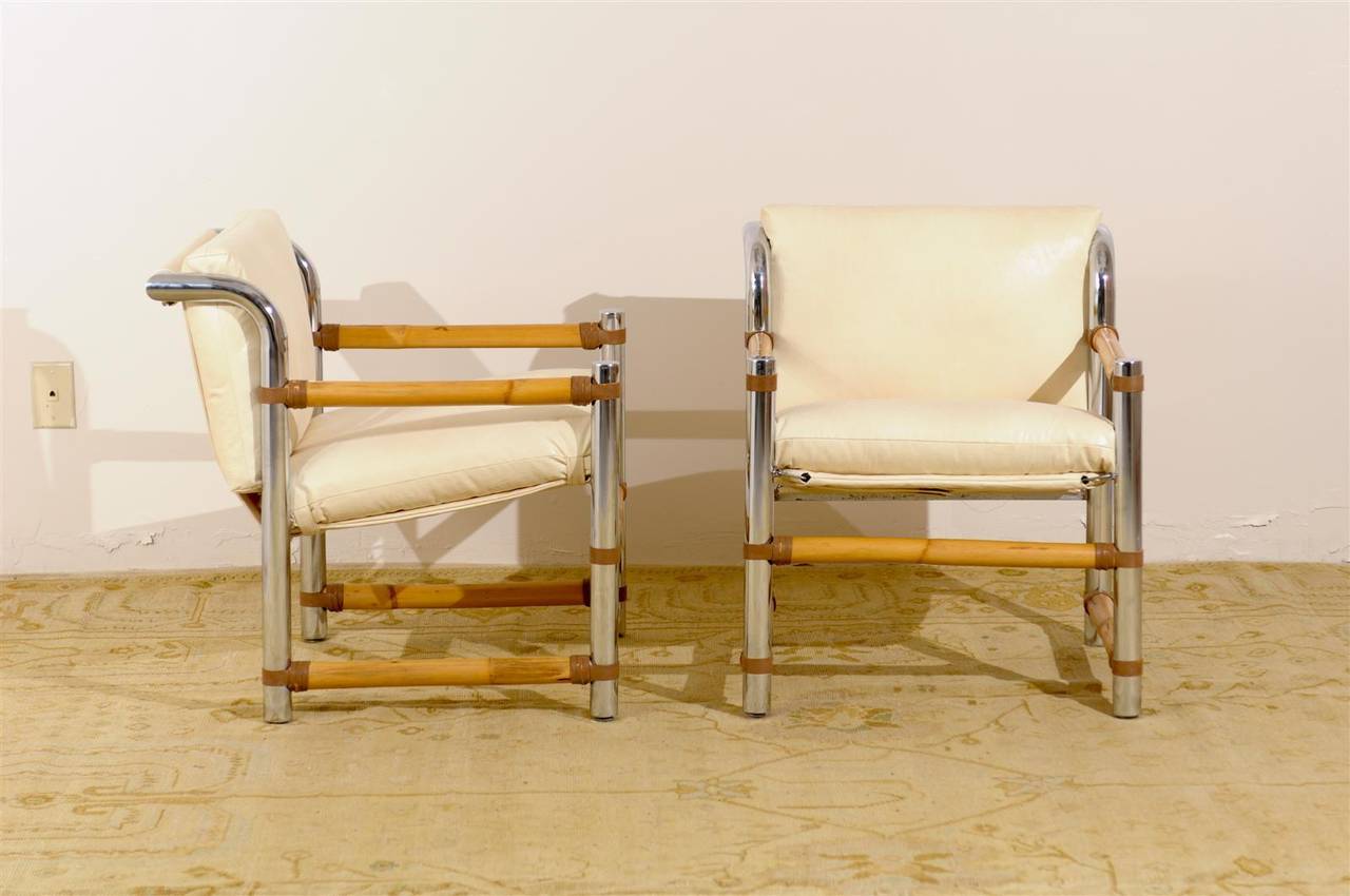 Fabuleuse paire de fauteuils de salon vintage restaurés en chrome et bambou en vente 1