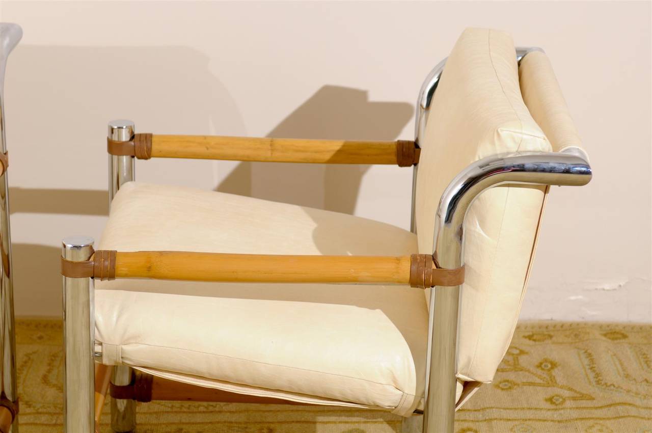 Fabuleuse paire de fauteuils de salon vintage restaurés en chrome et bambou Excellent état - En vente à Atlanta, GA