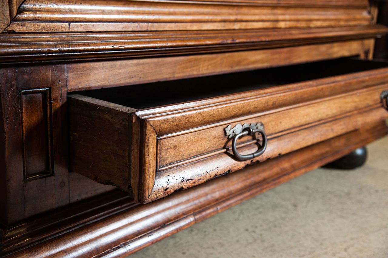 Français armoire de château de style Louis XIII du 18ème siècle