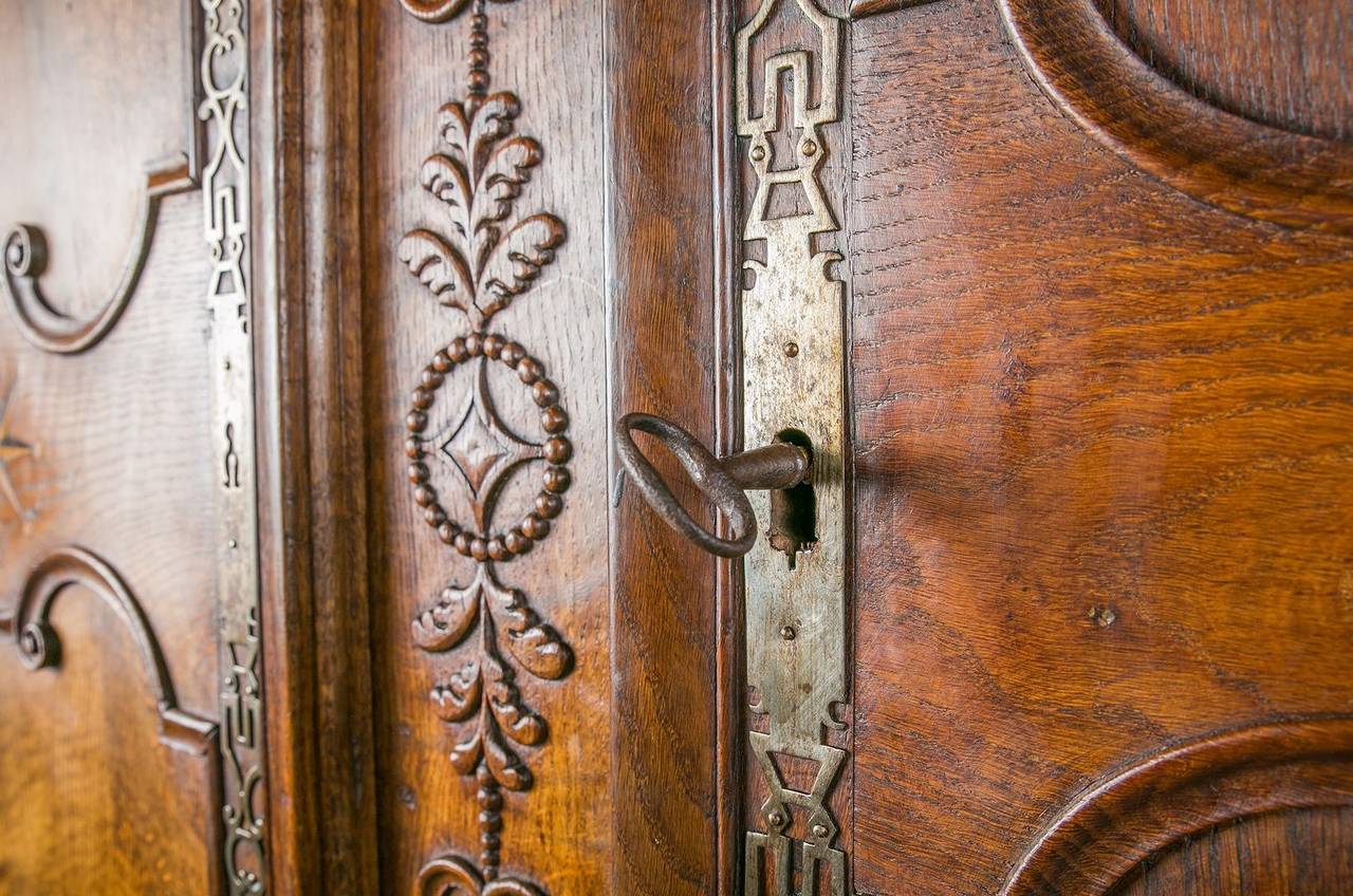 Antique Country French Armoire from Saint-Malo 3