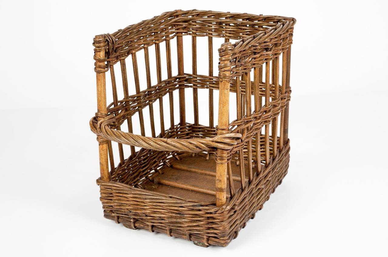 Short open-sided French baguette basket. Wonderful aged patina. This willow basket with wooden slat bottom runners for extra support was used to showcase freshly baked baguettes in a French boulangerie. A lovely French Country accent for your home.