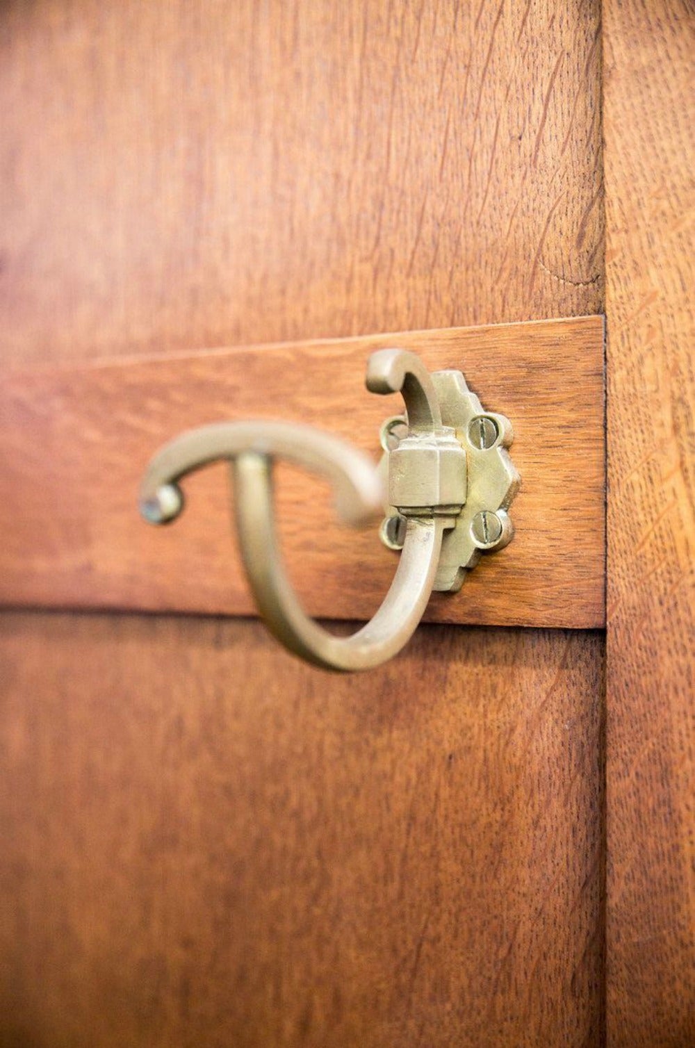 Eckschrank im Art-déco-Stil 1