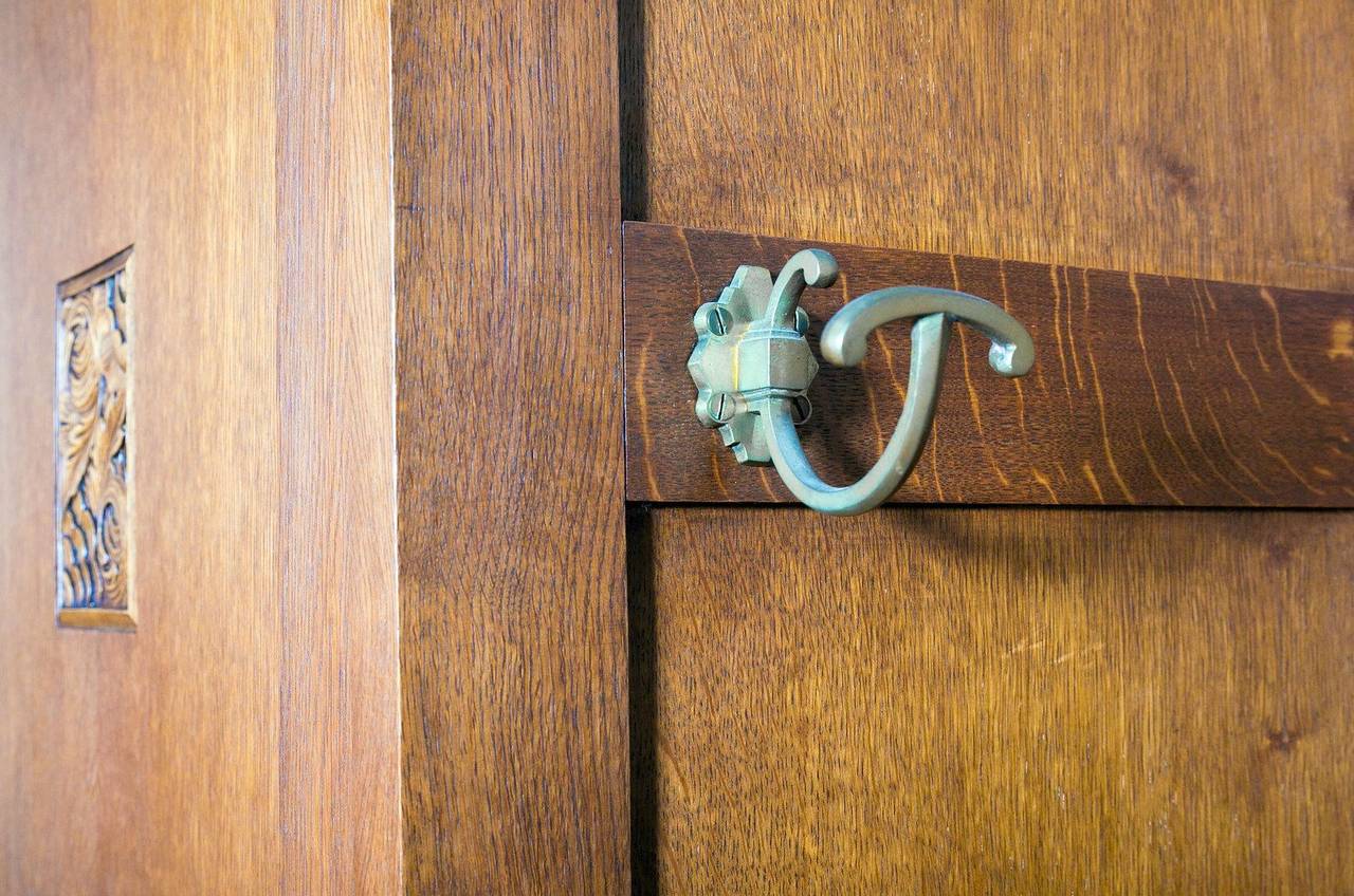 Eckschrank im Art-déco-Stil (20. Jahrhundert)