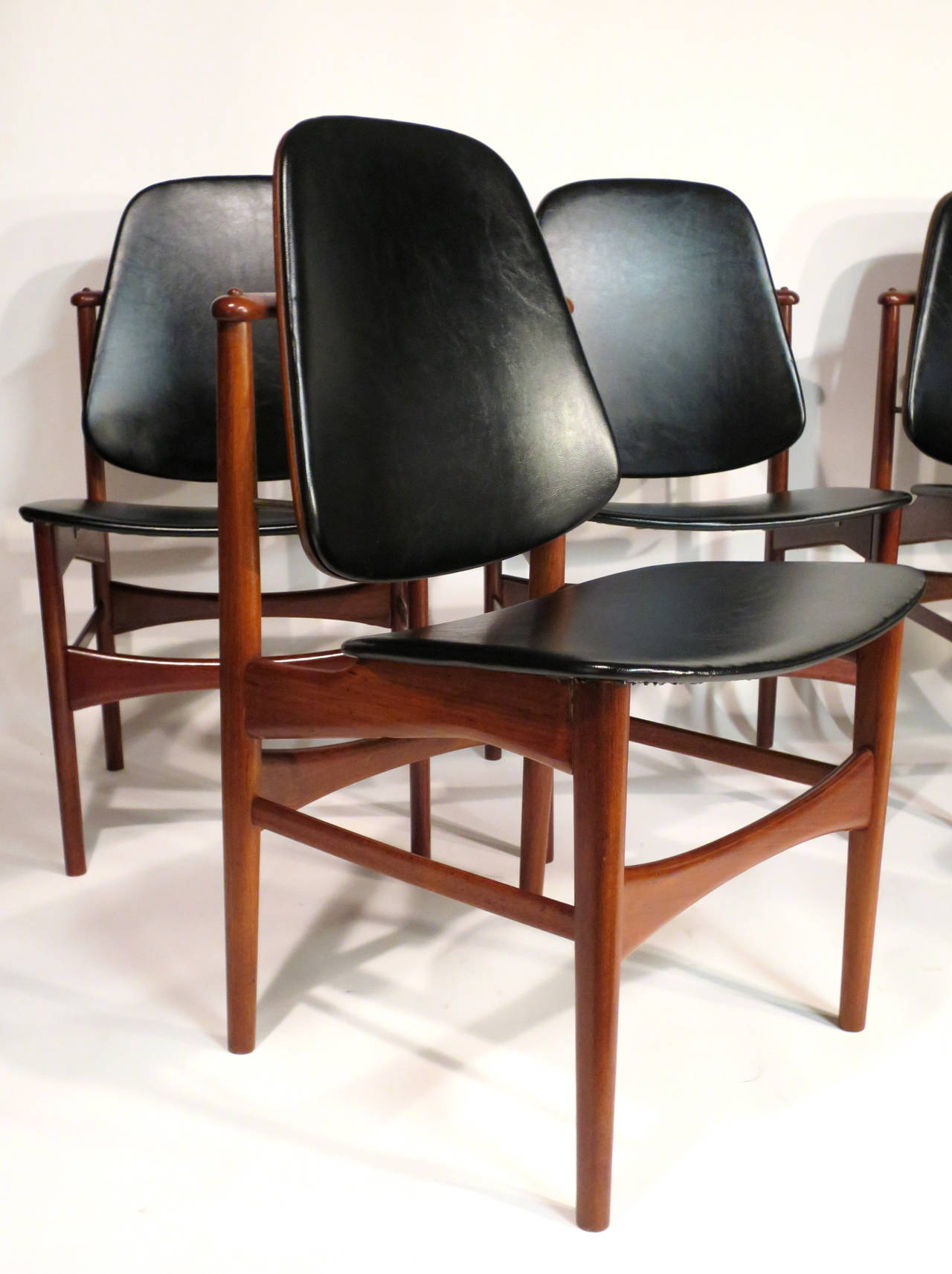 Scandinavian Modern Set of Six Danish Modern Chairs by Arne Hovmand-Olsen