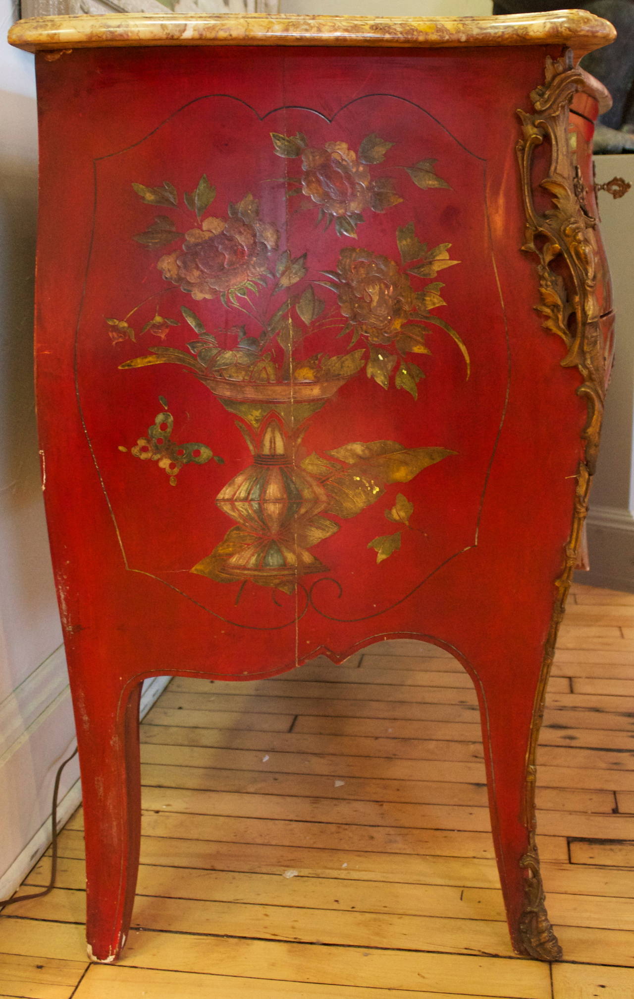 French Red Lacquered Bombe Commode in Louis XV Style For Sale 2