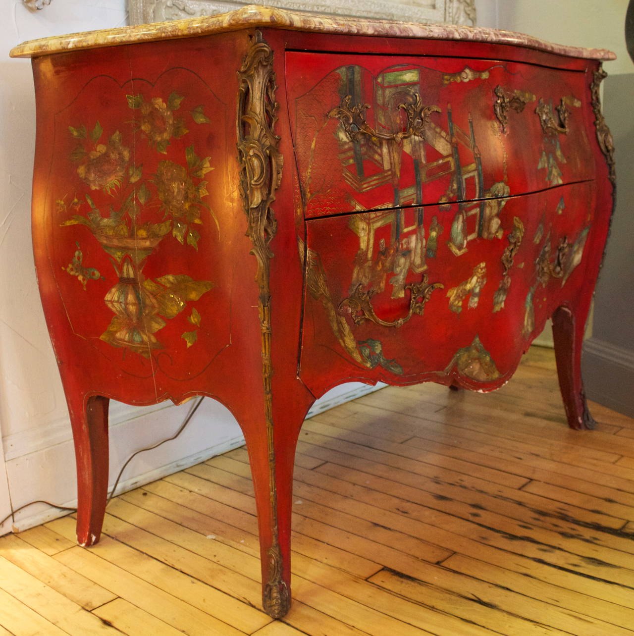 French Red Lacquered Bombe Commode in Louis XV Style For Sale 5