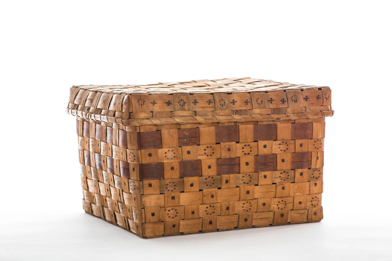 Square covered basket.

Region / Tribe: Northeastern Woodlands - Connecticut / Mohegan (?).

circa mid-19th century.

Material: Ash splint, natural pigments.

Dimension: L. 19” x W. 19” x H. 11 1/2”.

Condition: Excellent, very minor
