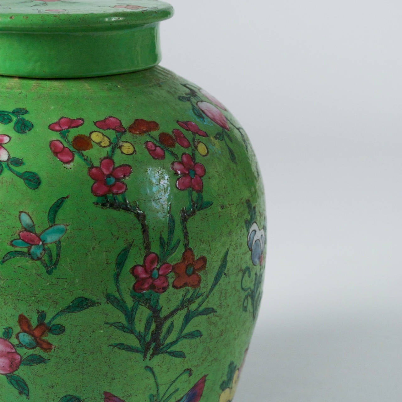 Antique Ceramic Chinese Hand-Painted Vase In Good Condition In Nashville, TN
