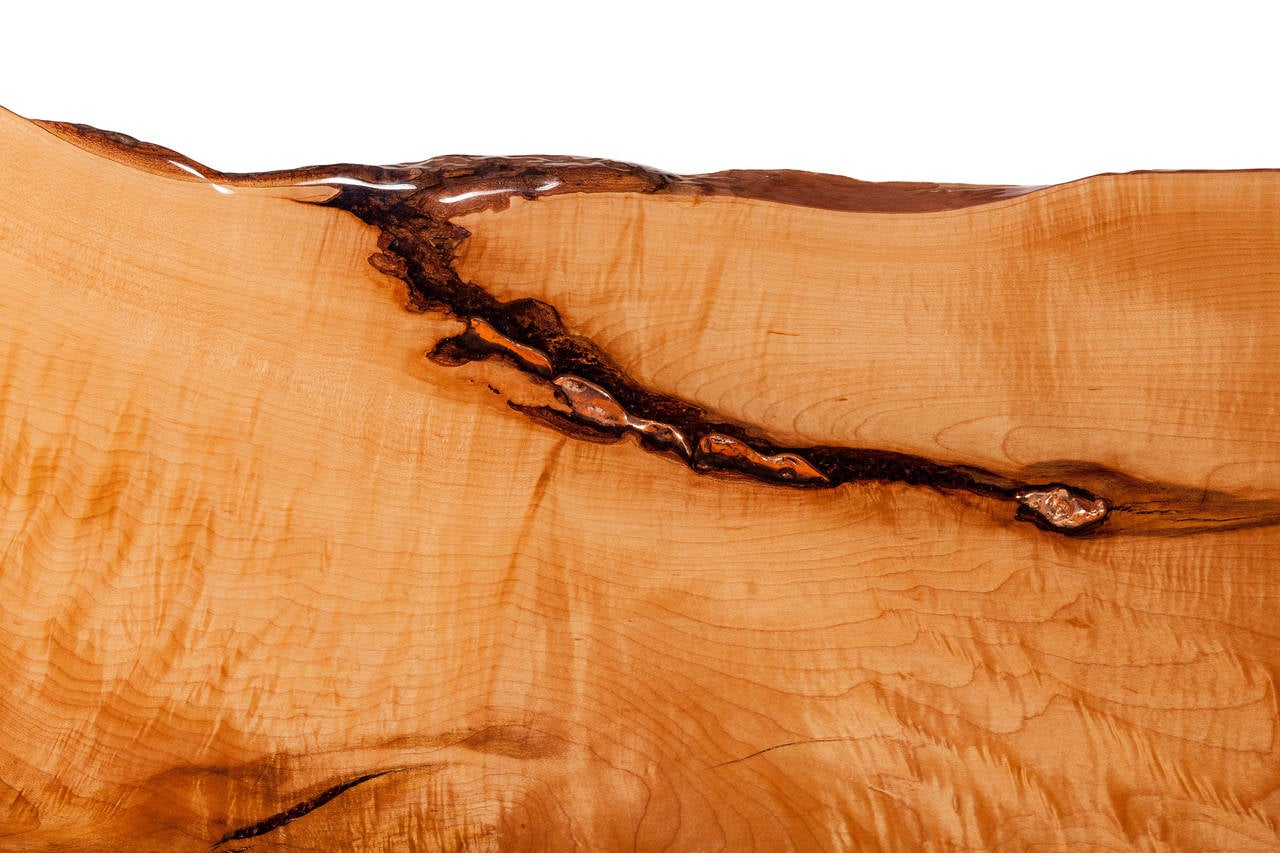 Américain Table basse en bois d'érable incrustation de pierres de soleil au cuivre base en laiton par Danna Weiss en vente
