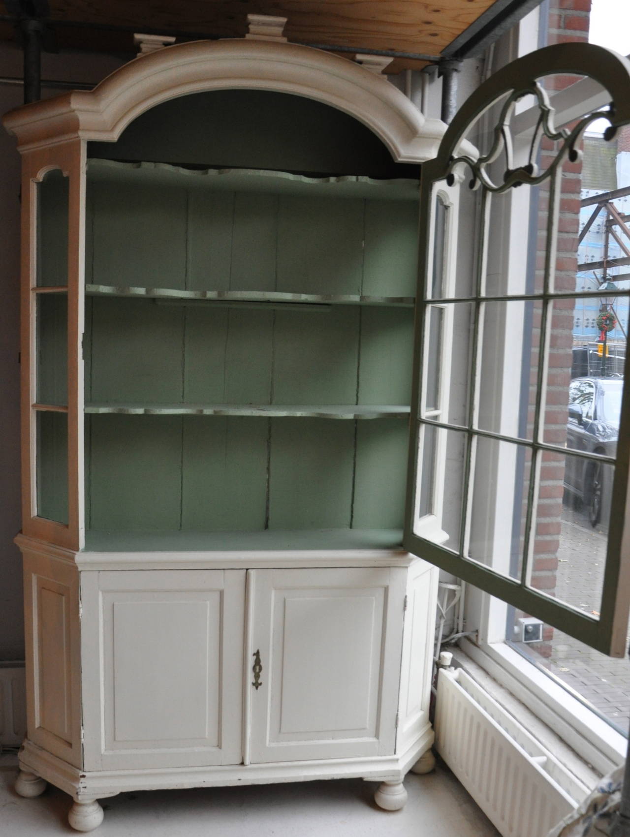 display cabinet white