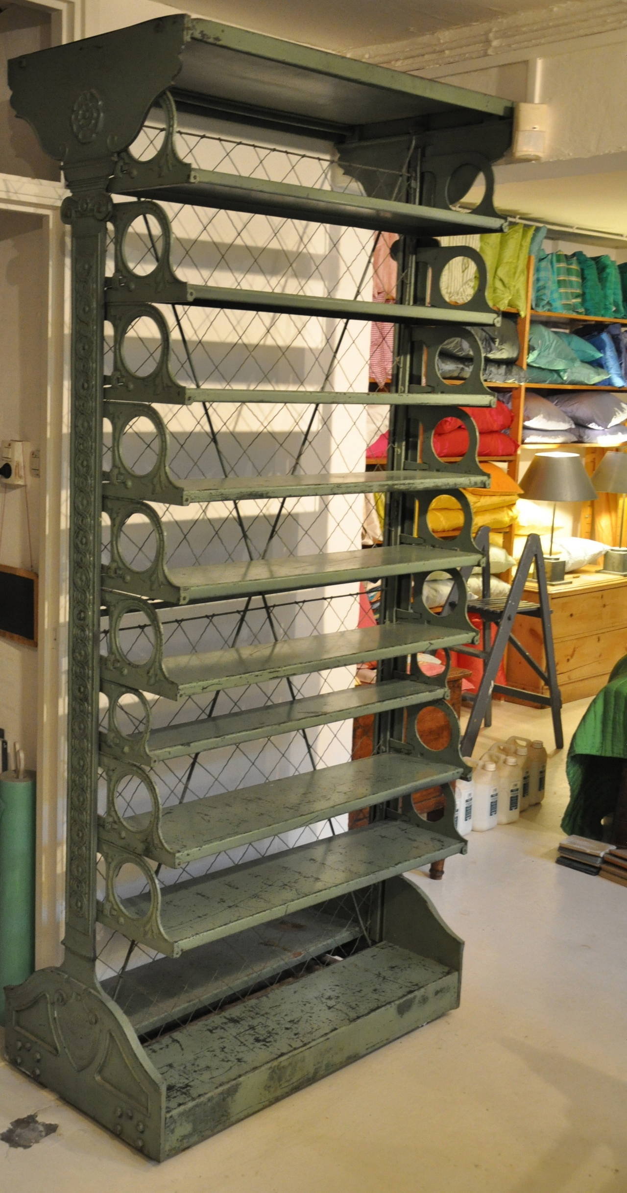 Late Victorian Cast Iron Adjustable Display Shelves In Excellent Condition For Sale In den Haag, NL