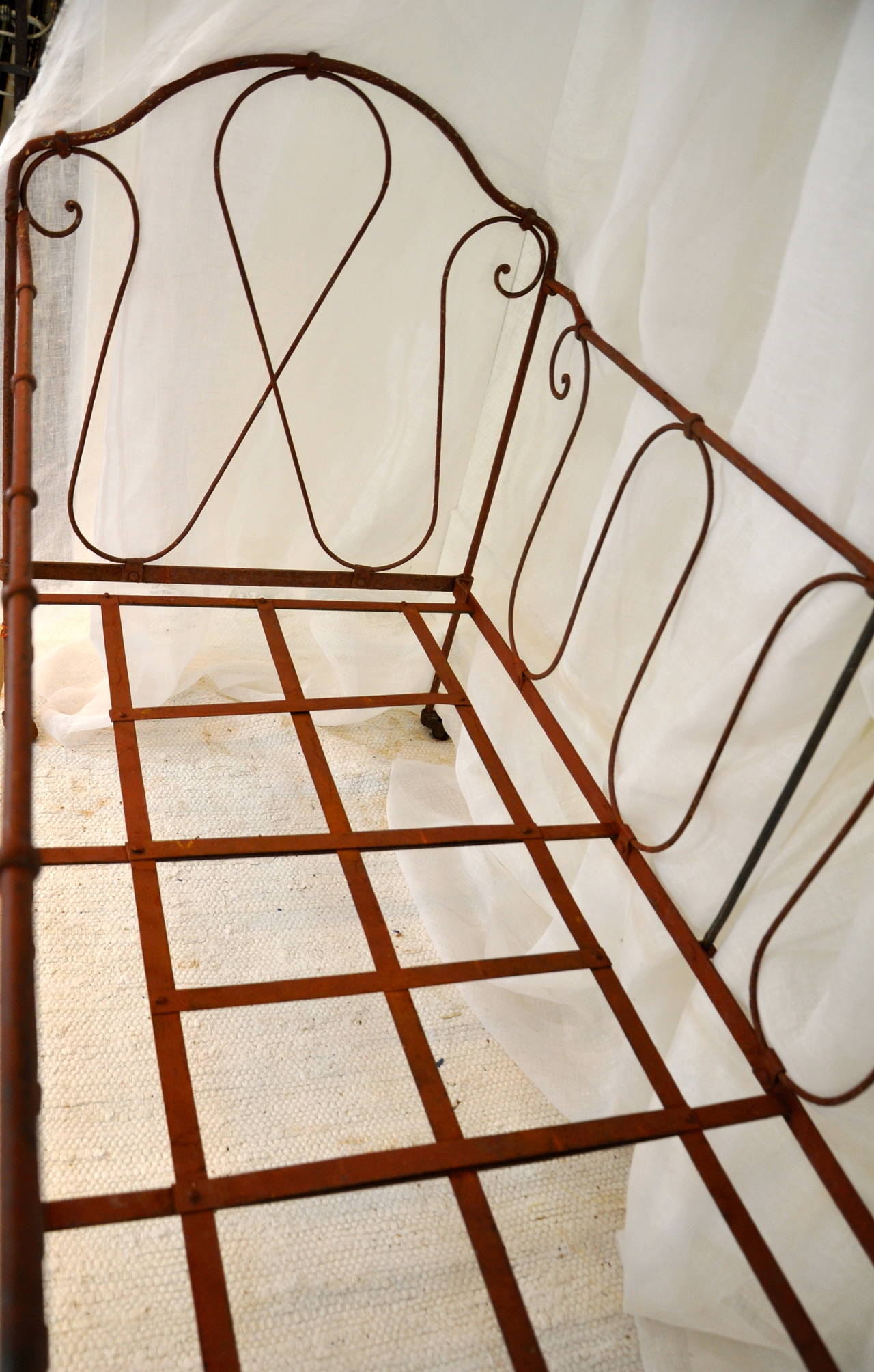 19th Century French Baby Bed with Sky In Excellent Condition For Sale In den Haag, NL