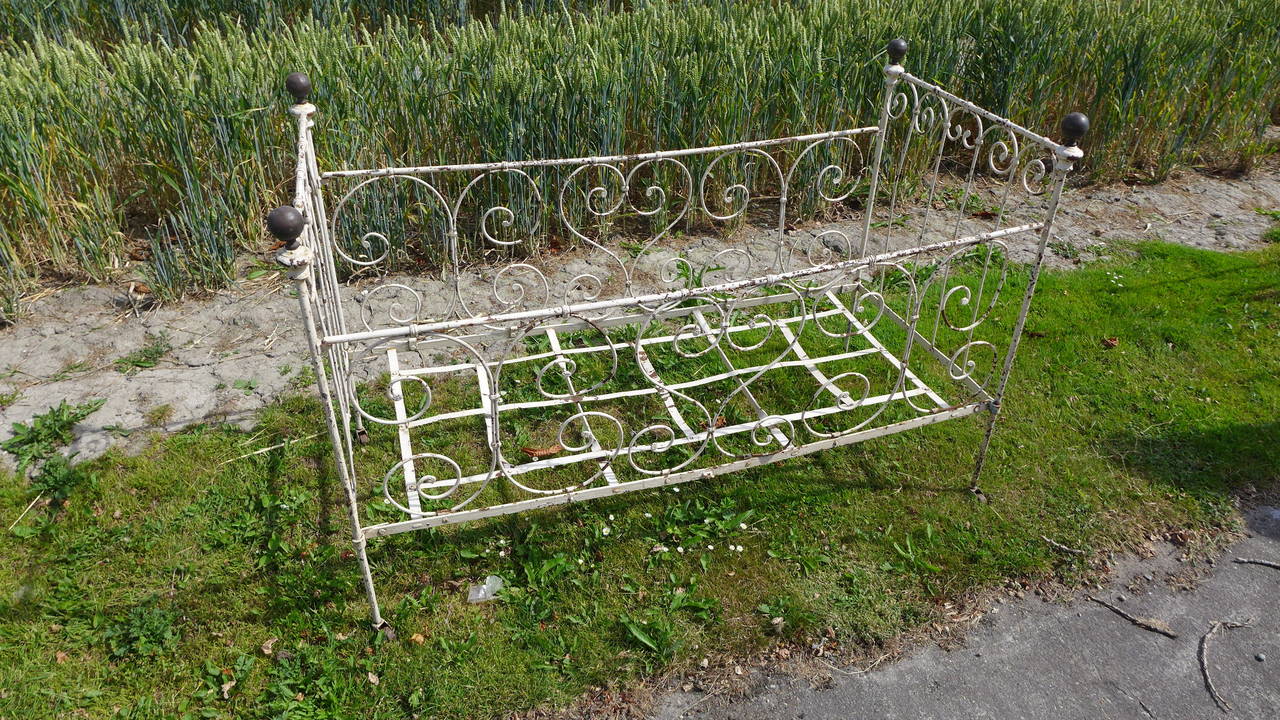 18th Century French Wrought Iron Baby Bed with Sky For Sale 3