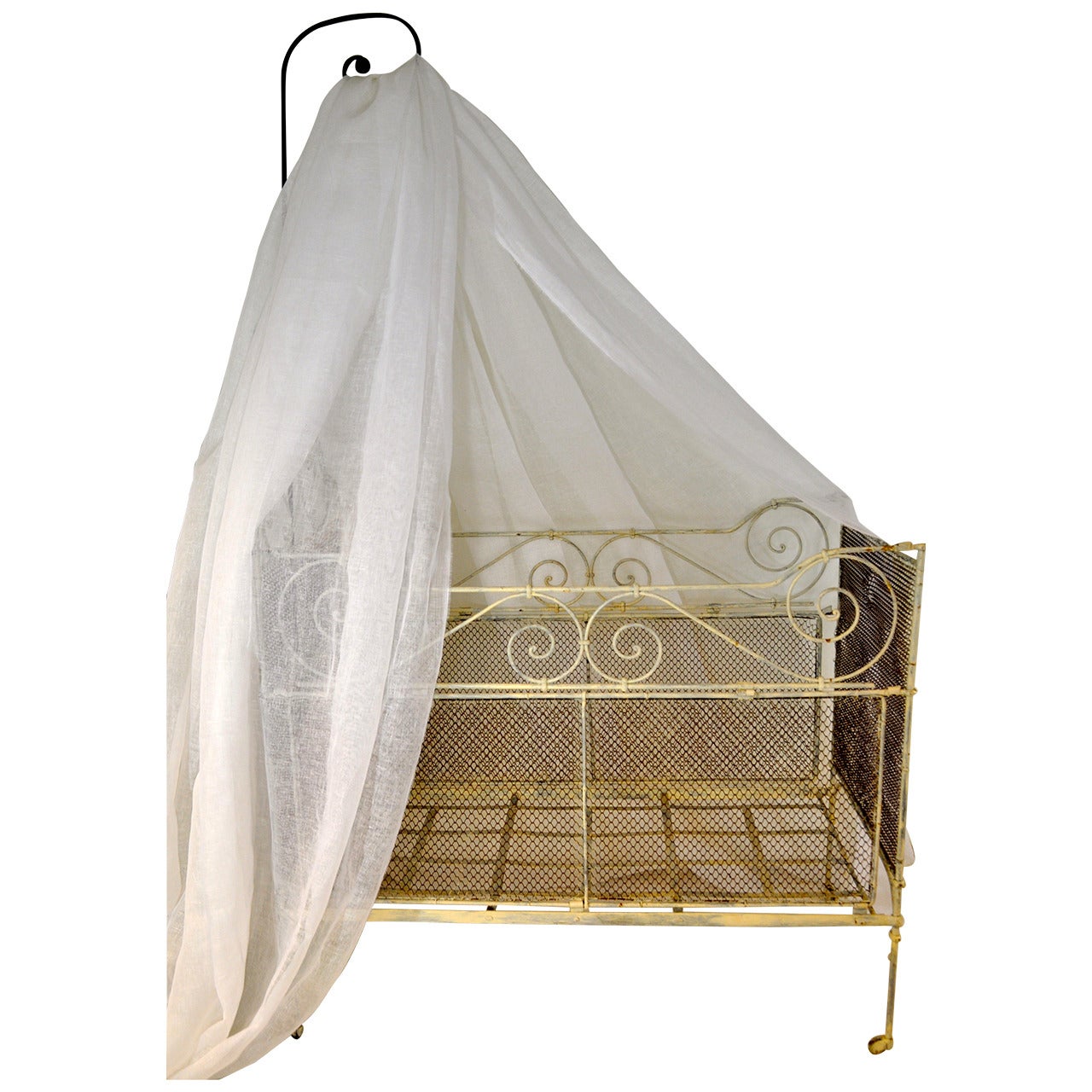 Französisches Babybett des 19. Jahrhunderts mit Himmel im Angebot