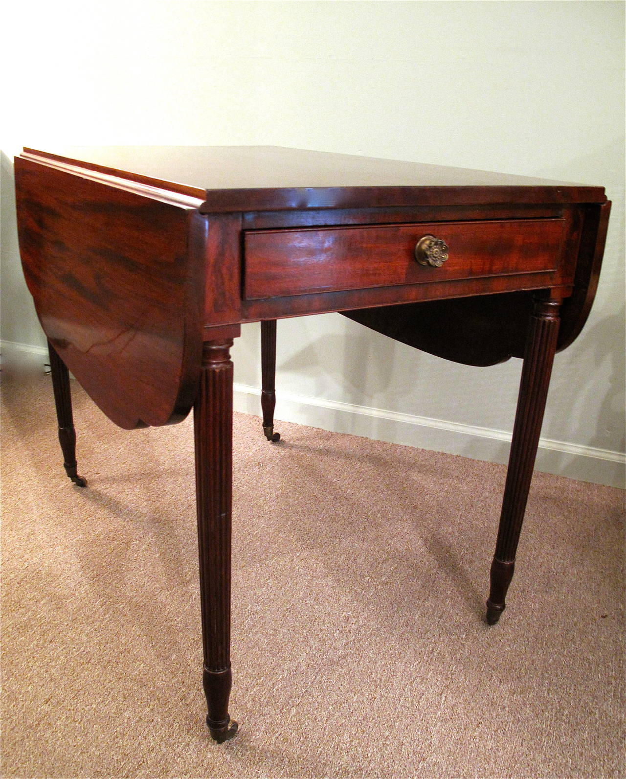 American New York Federal Pembroke Table, Early 19th Century