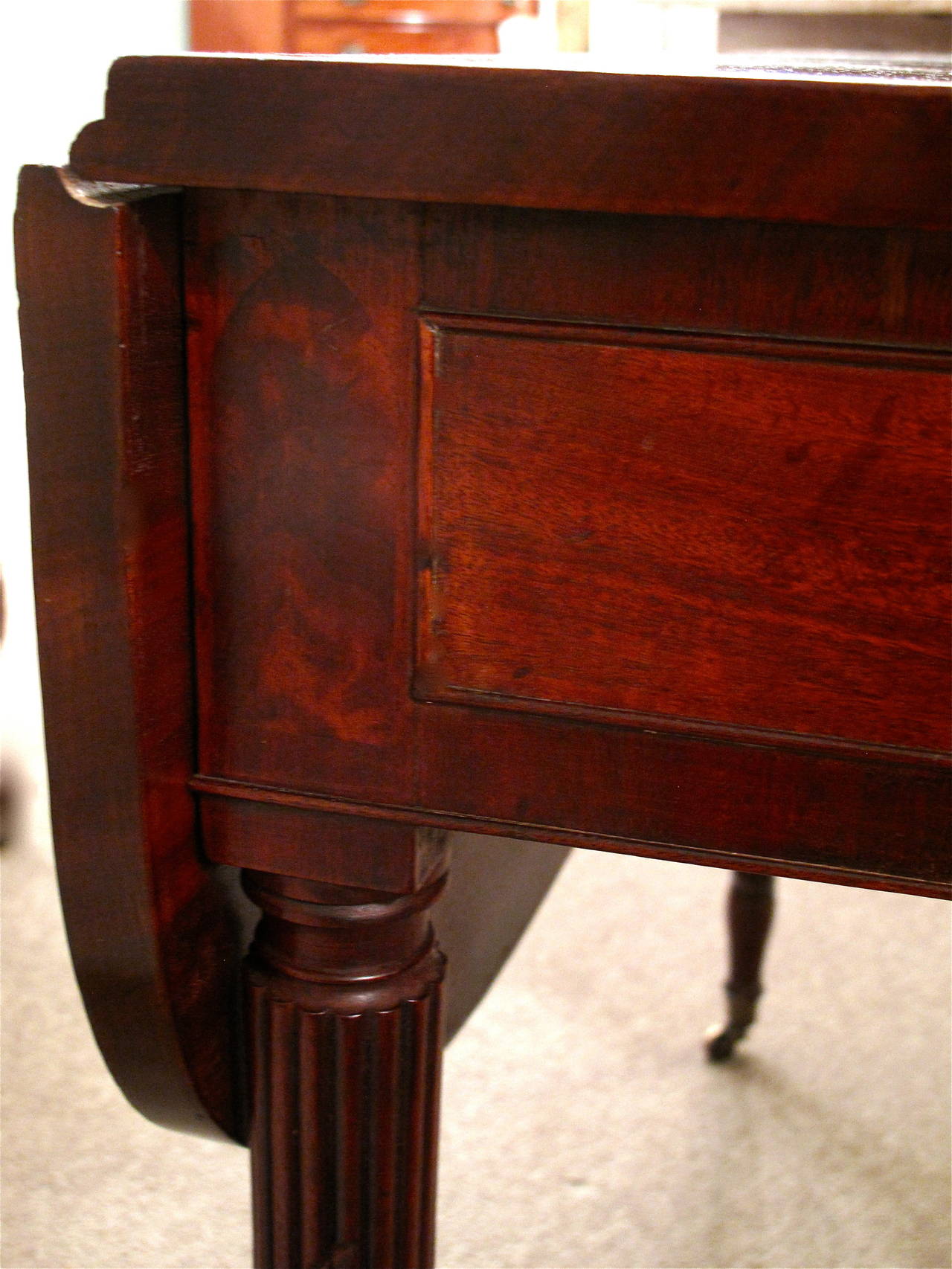 Mahogany New York Federal Pembroke Table, Early 19th Century