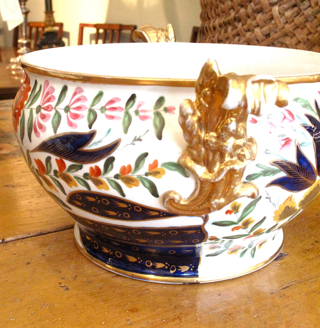 Coalport “Thumb and Finger” Pattern Tureen In Excellent Condition For Sale In Charlottesville, VA