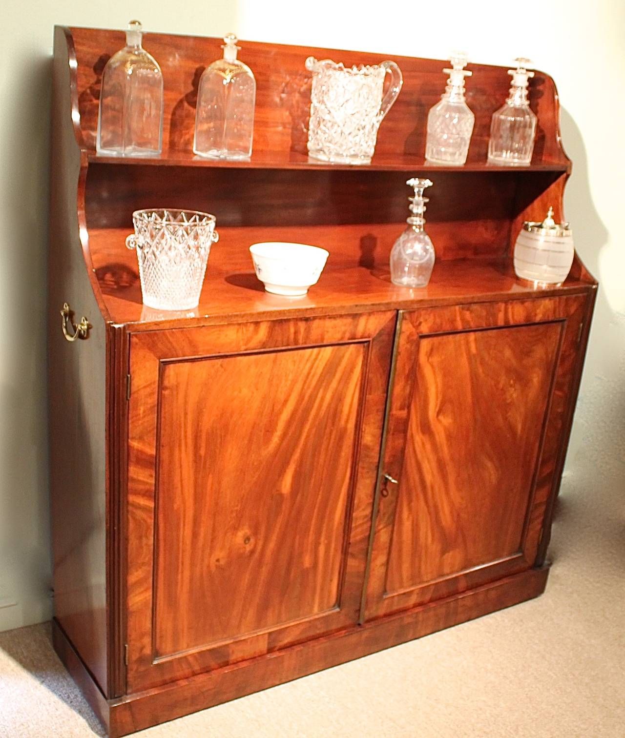 English Regency Mahogany Étagère Cabinet