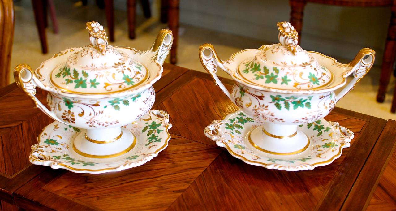 19th Century Pair of English Covered Sauce Tureens For Sale