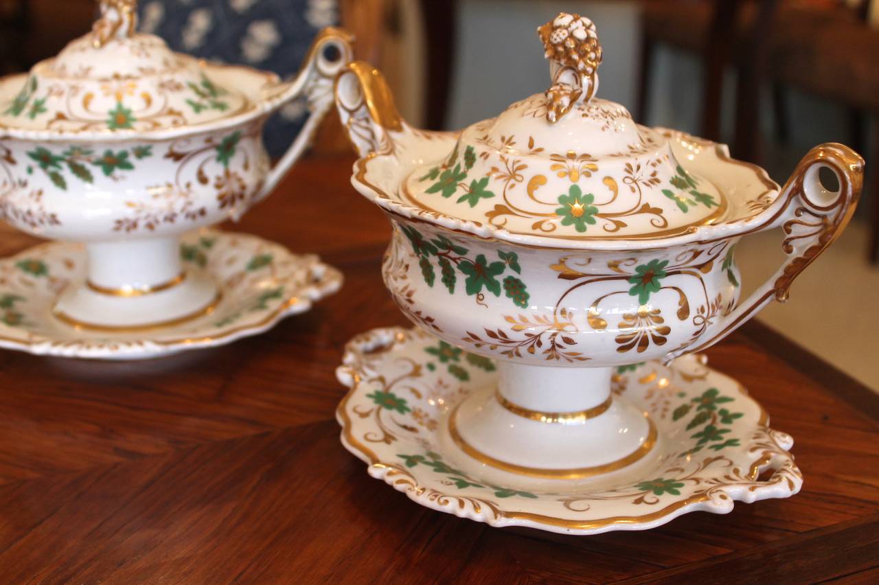 Porcelain Pair of English Covered Sauce Tureens For Sale