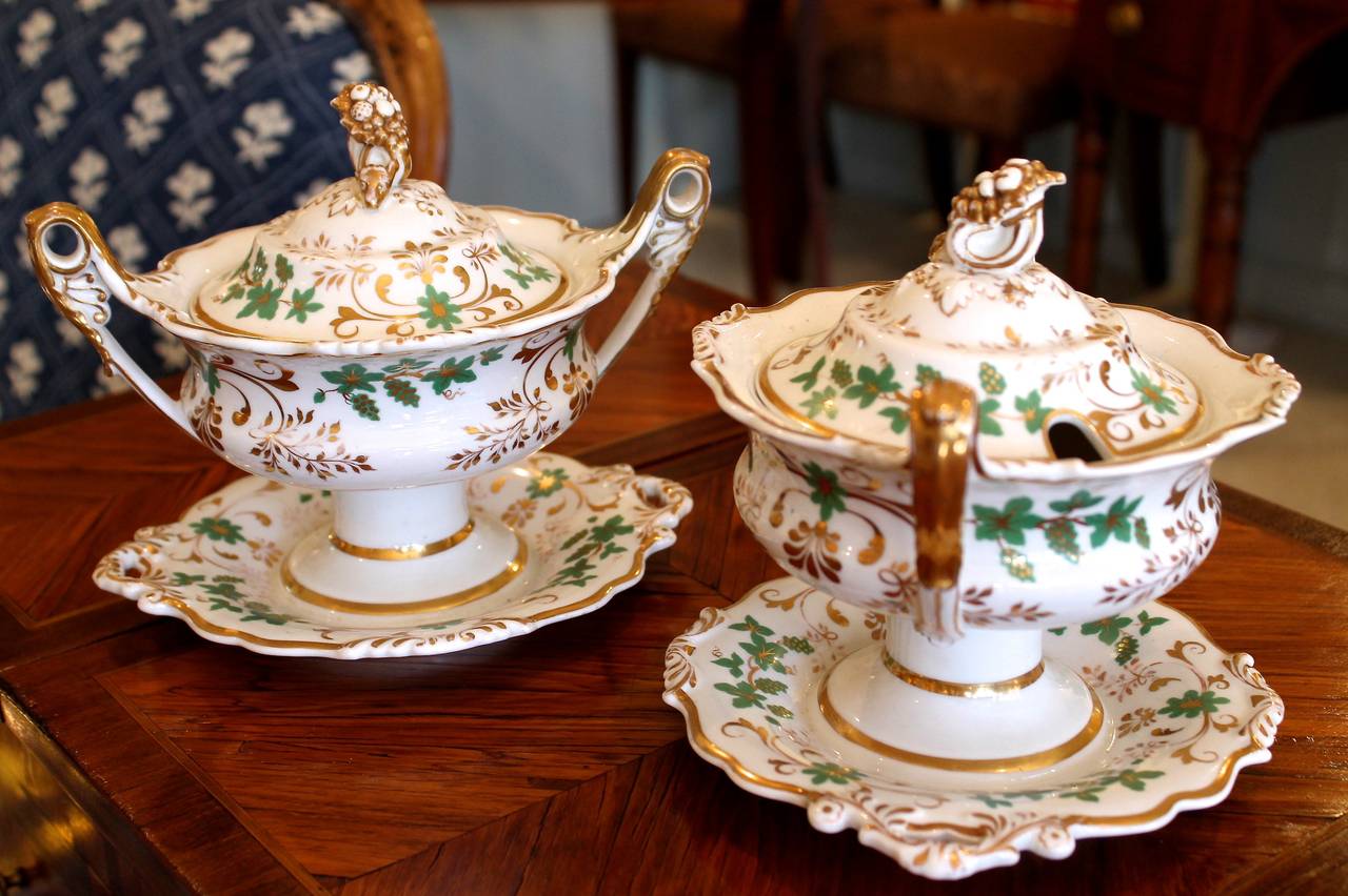 Neoclassical Pair of English Covered Sauce Tureens For Sale