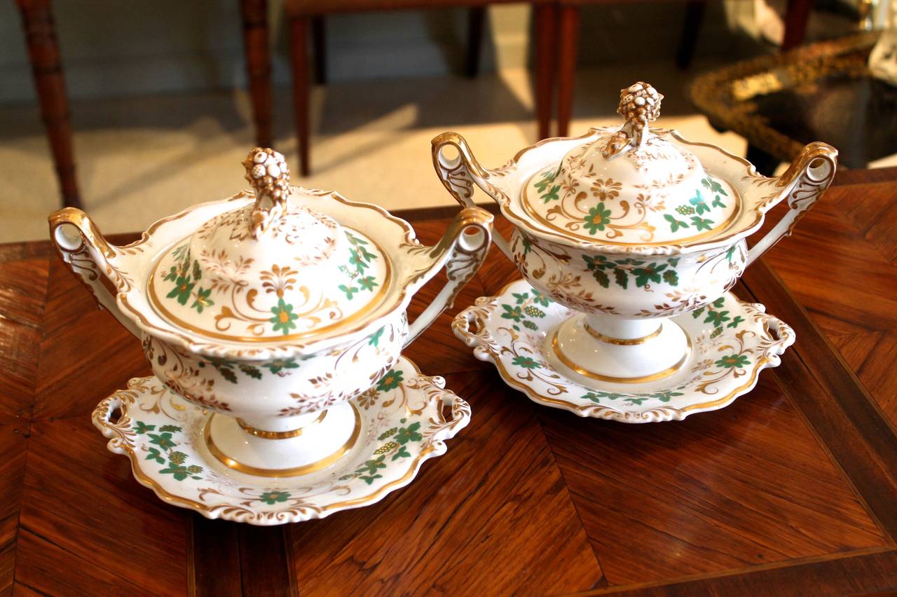 Pair of English Covered Sauce Tureens In Good Condition For Sale In Charlottesville, VA