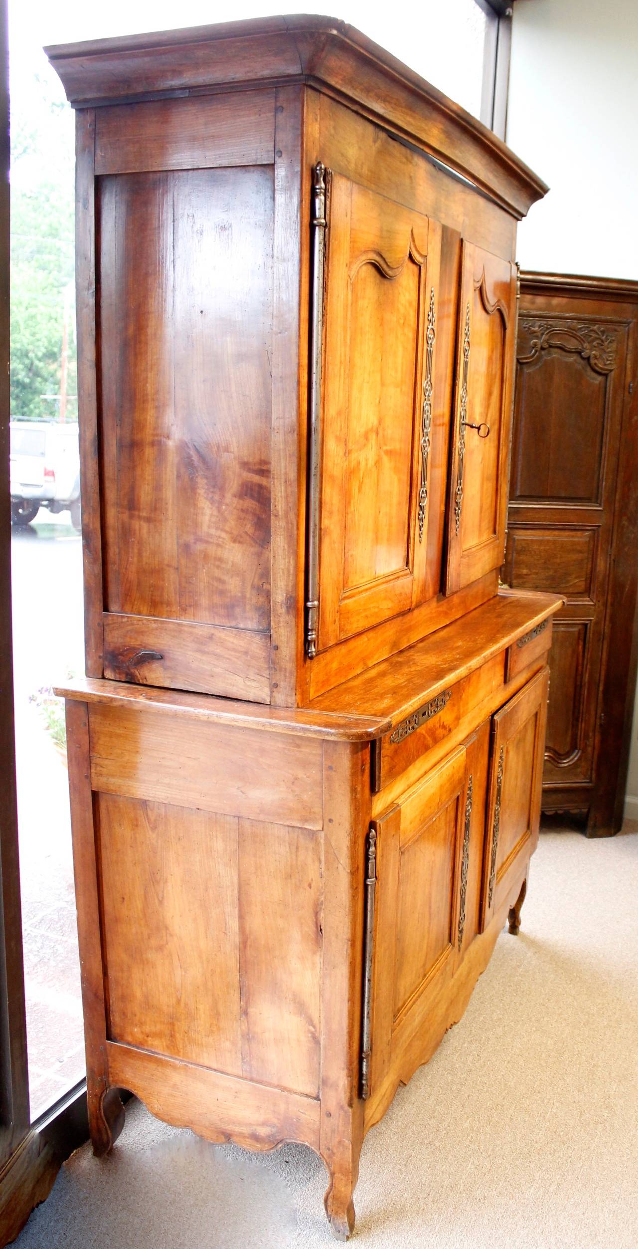 French Provincial Fruitwood Buffet à Deux Corps For Sale 4