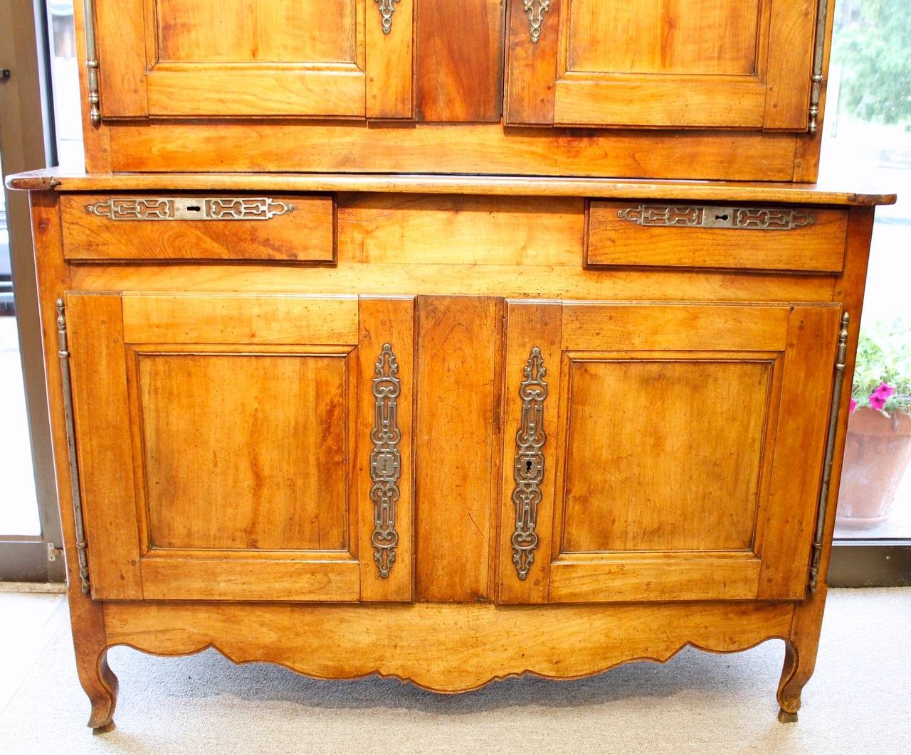 French Provincial Fruitwood Buffet à Deux Corps For Sale 1
