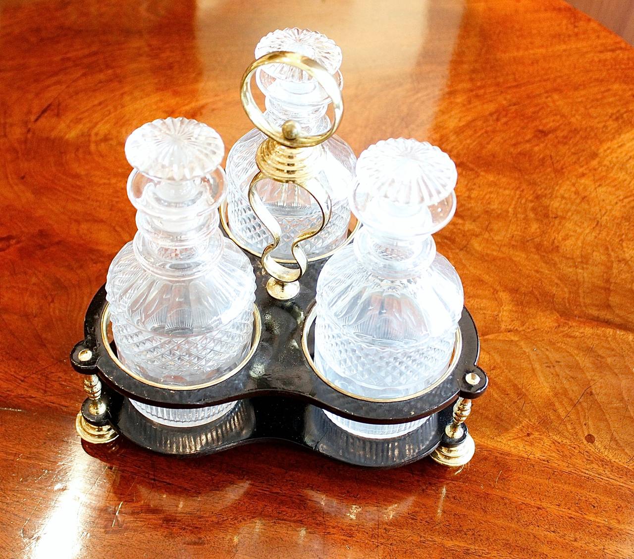 Set of Three Georgian Decanters with a Brass and Lacquer Caddy In Excellent Condition For Sale In Charlottesville, VA