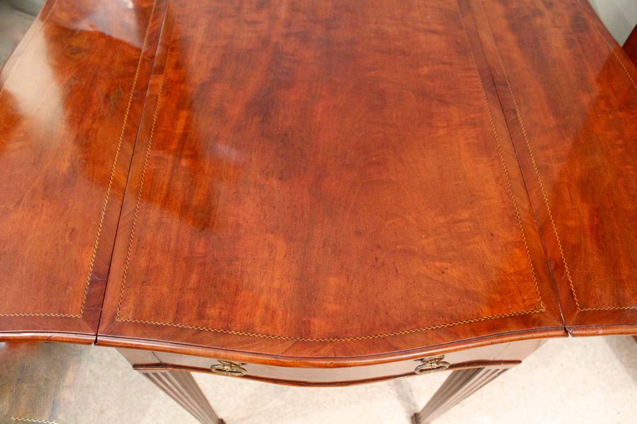 George III Serpentine Inlaid Mahogany Pembroke Table, 18th Century For Sale 2