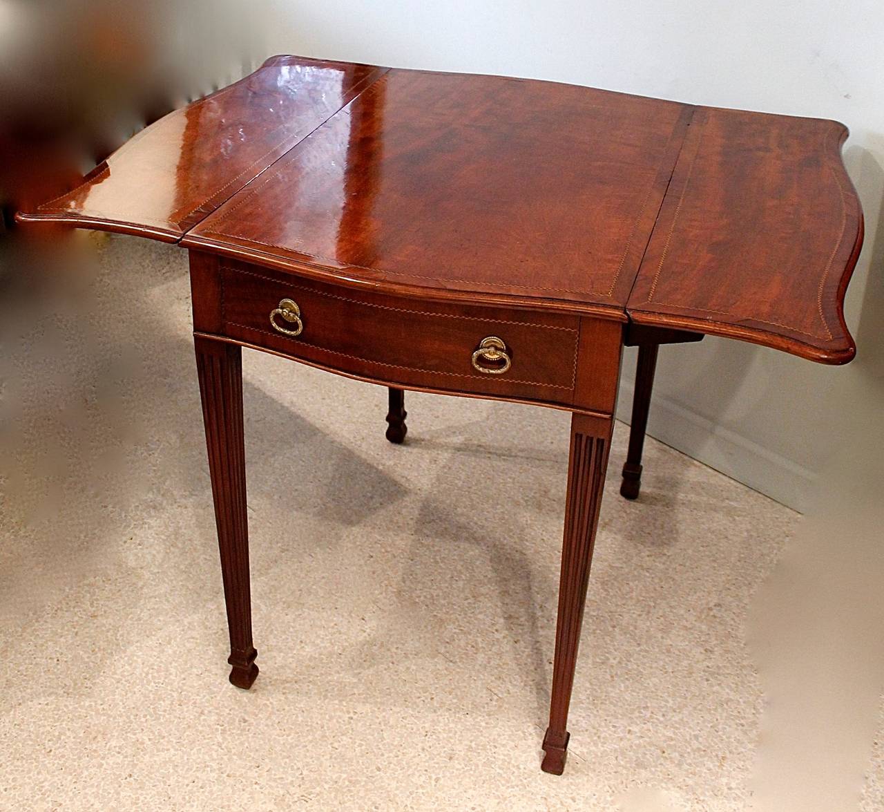 George III Serpentine Inlaid Mahogany Pembroke Table, 18th Century In Good Condition For Sale In Charlottesville, VA